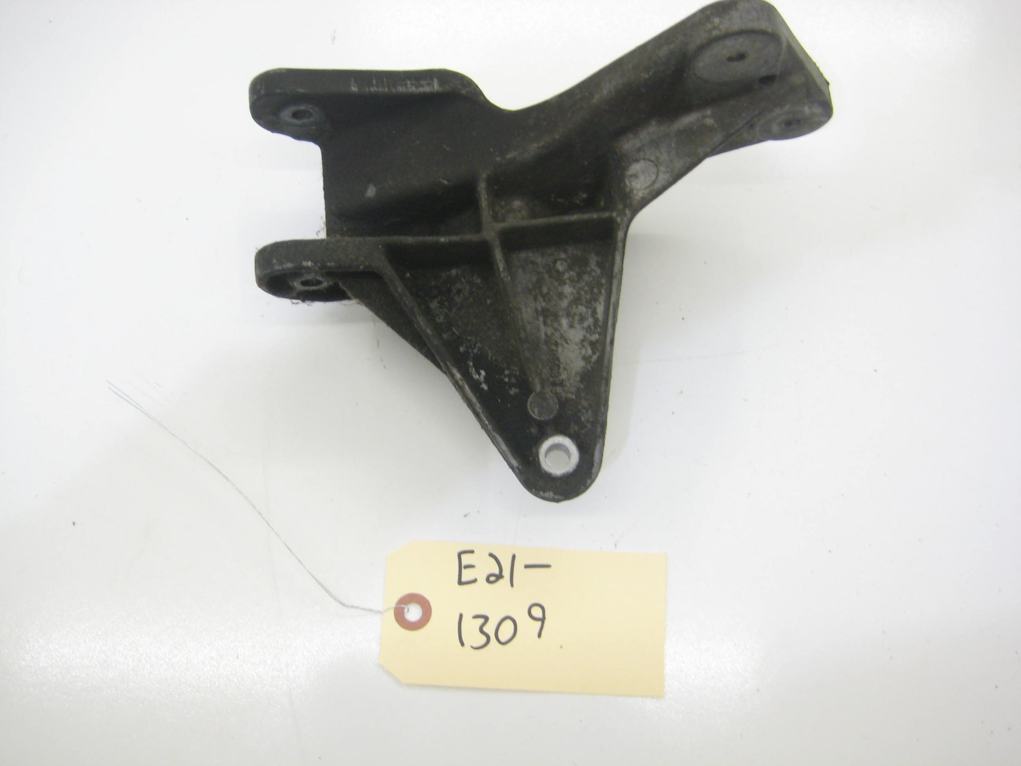 Lower Alternator And PS Bracket 318