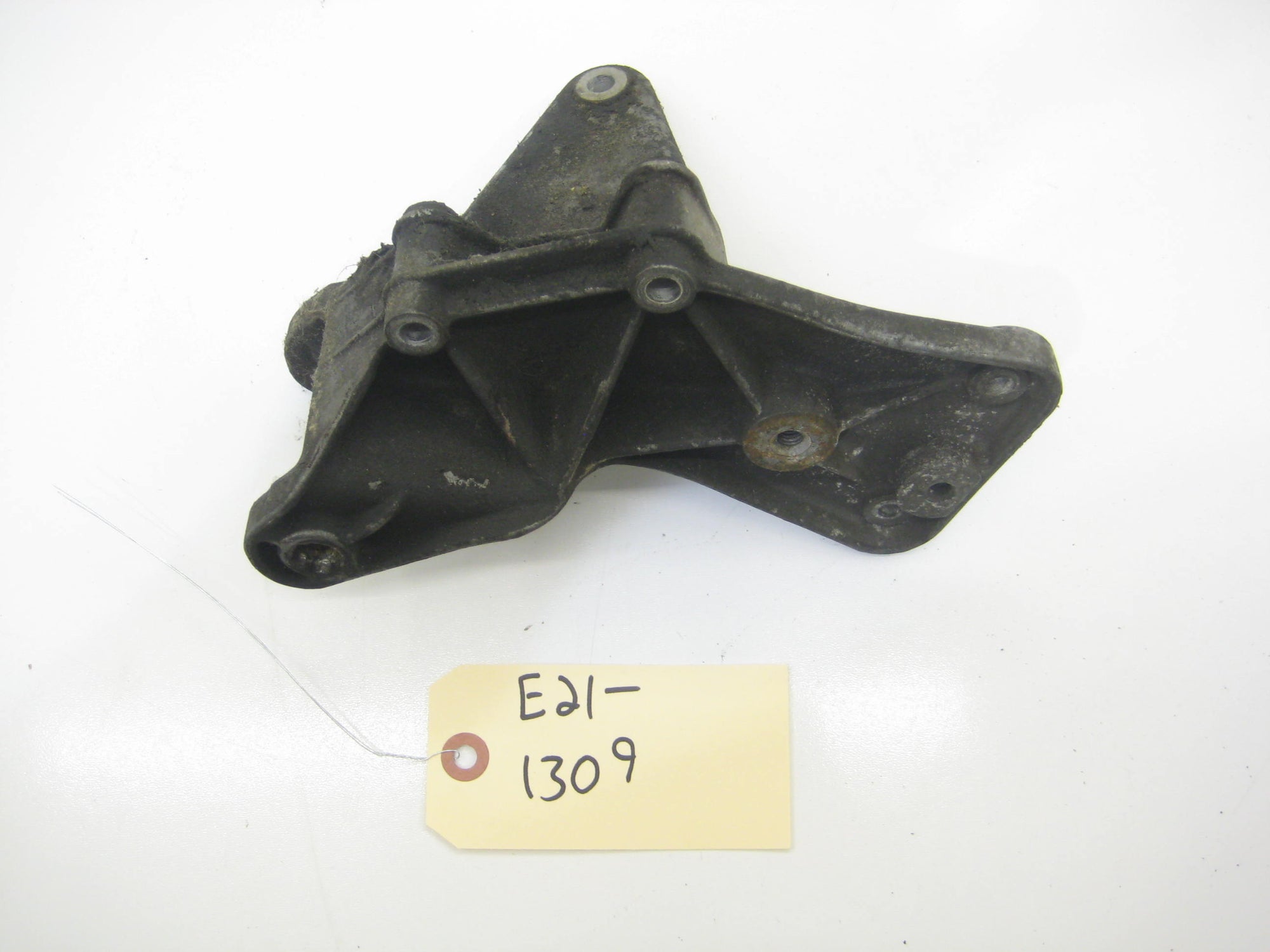 Lower Alternator And PS Bracket 318