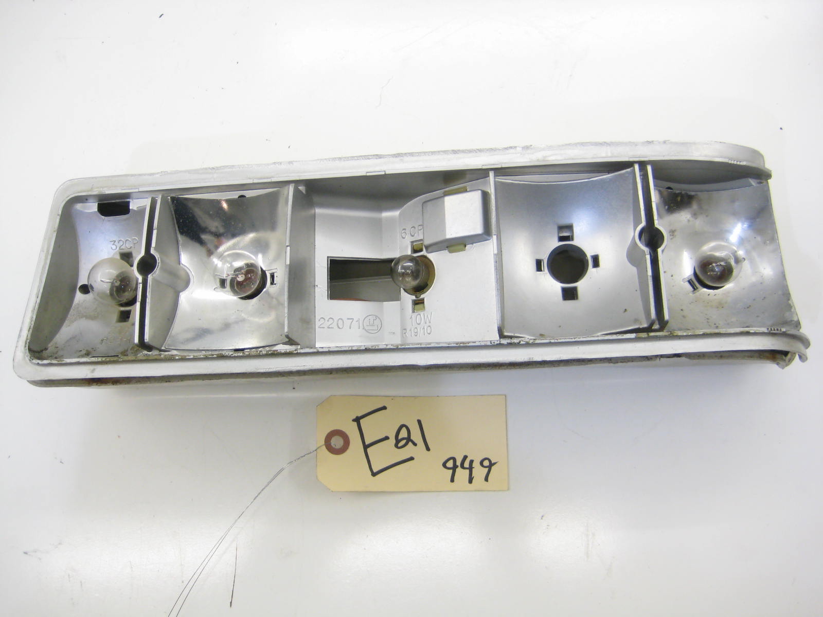 Passenger Right LATE Taillight Bulb Housing