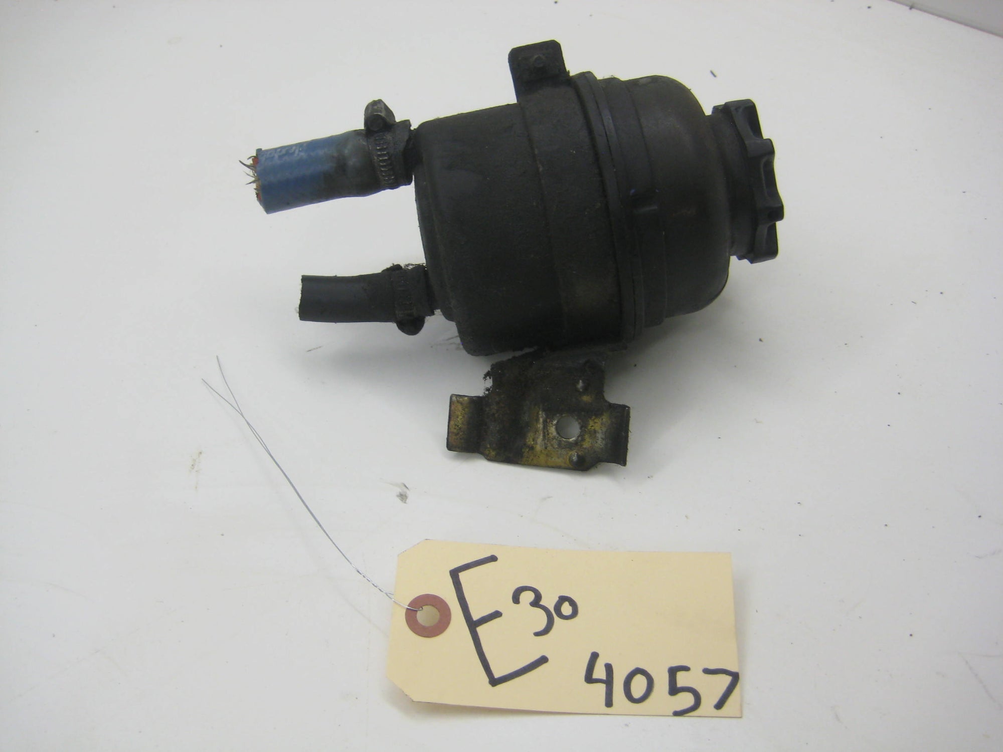Power Steering Reservoir And Mount