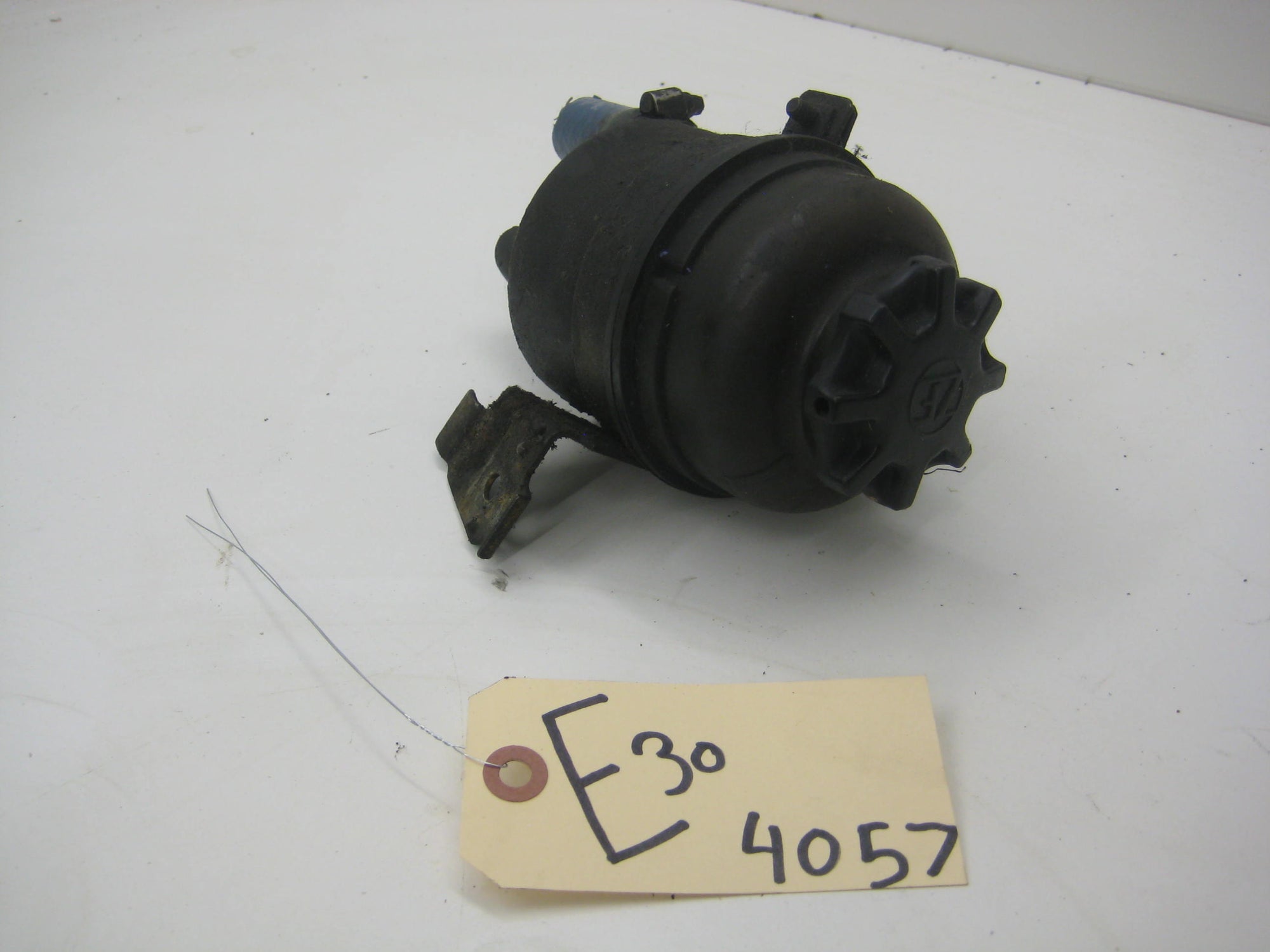 Power Steering Reservoir And Mount