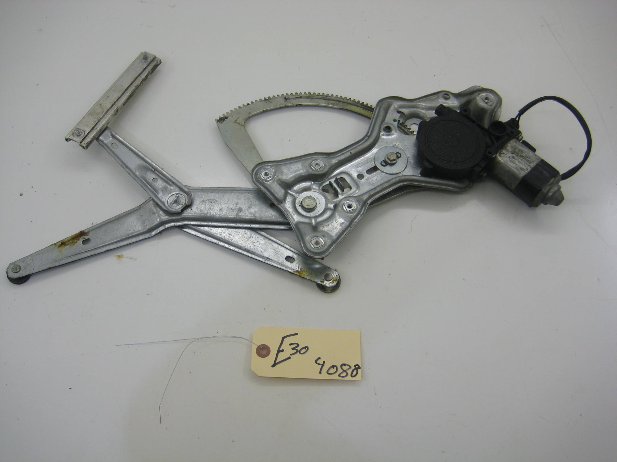 Front Right Sedan Window Regulator (Late) 513319323980