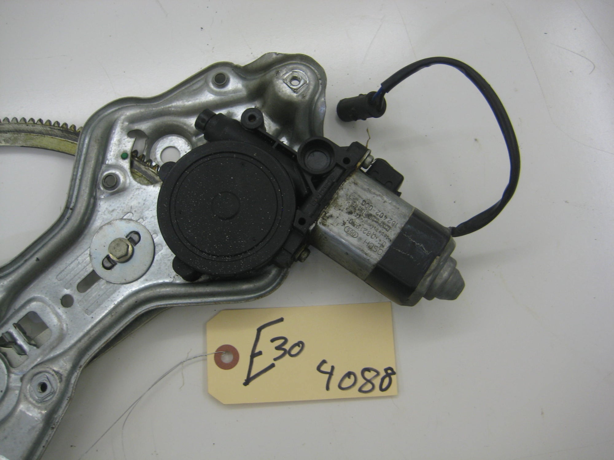 Front Right Sedan Window Regulator (Late) 513319323980