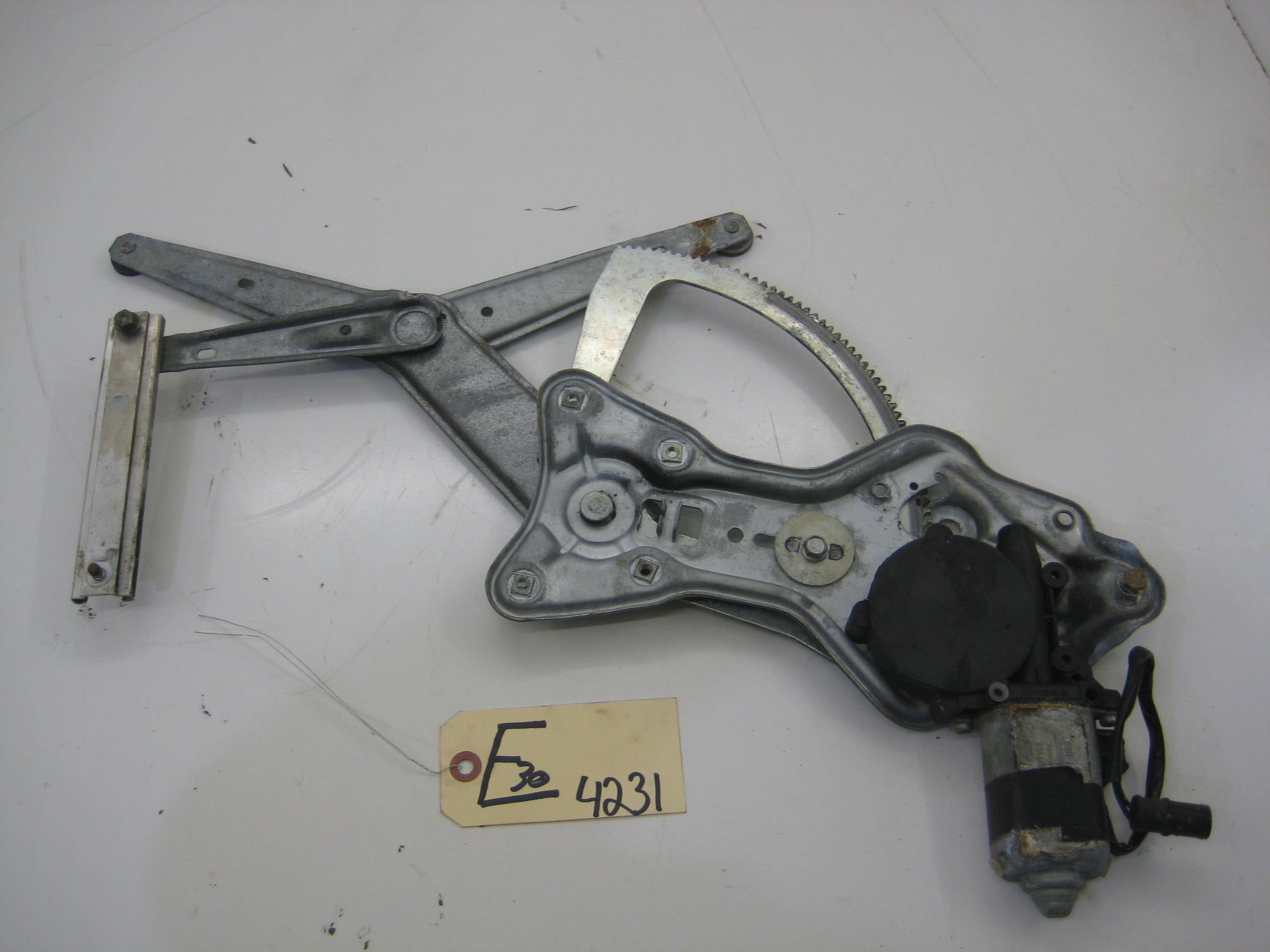 Front Right Sedan Window Regulator (Late) 513319323980