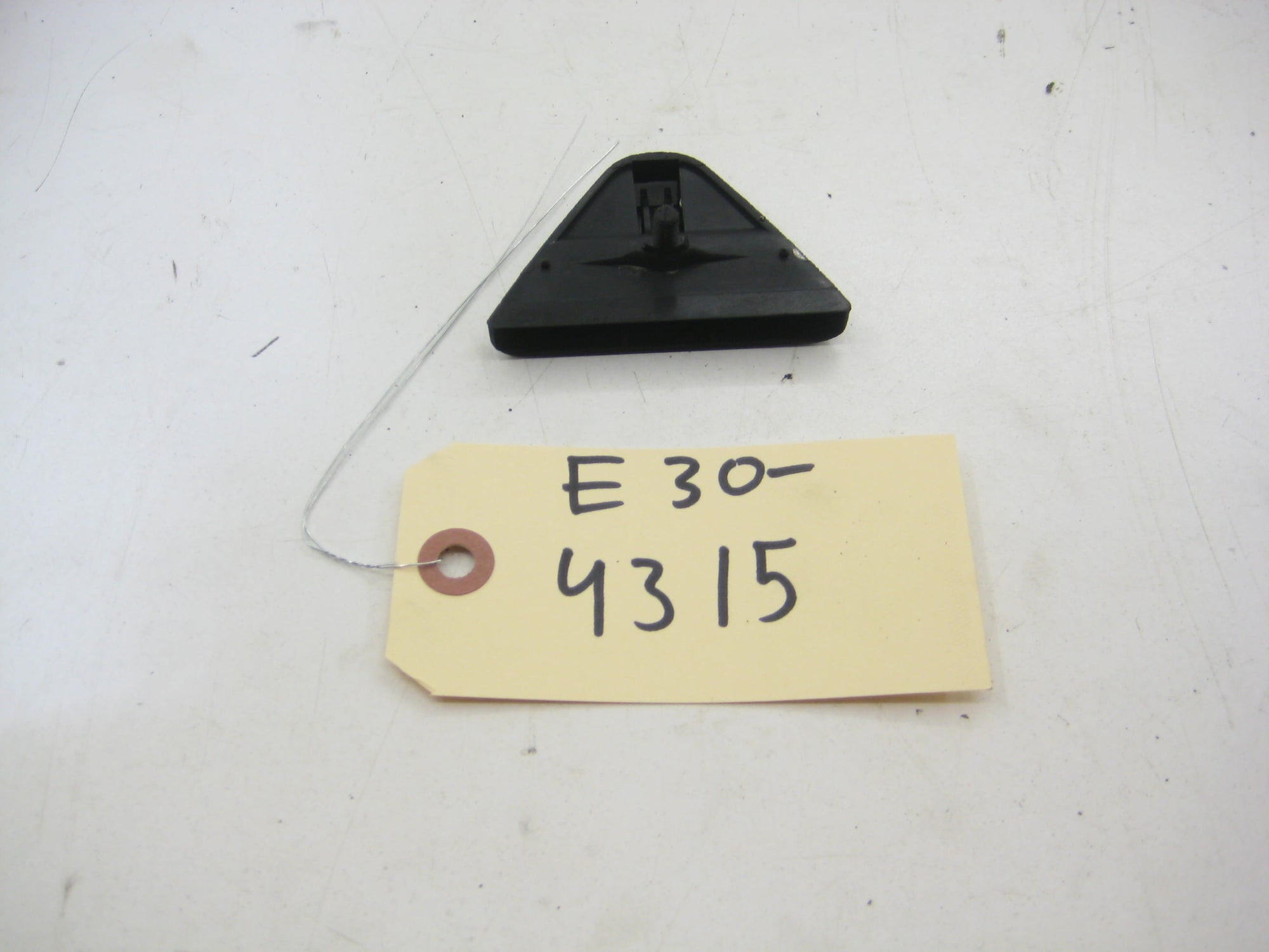 Rear Center Seat Belt Parcel Shelf Clip