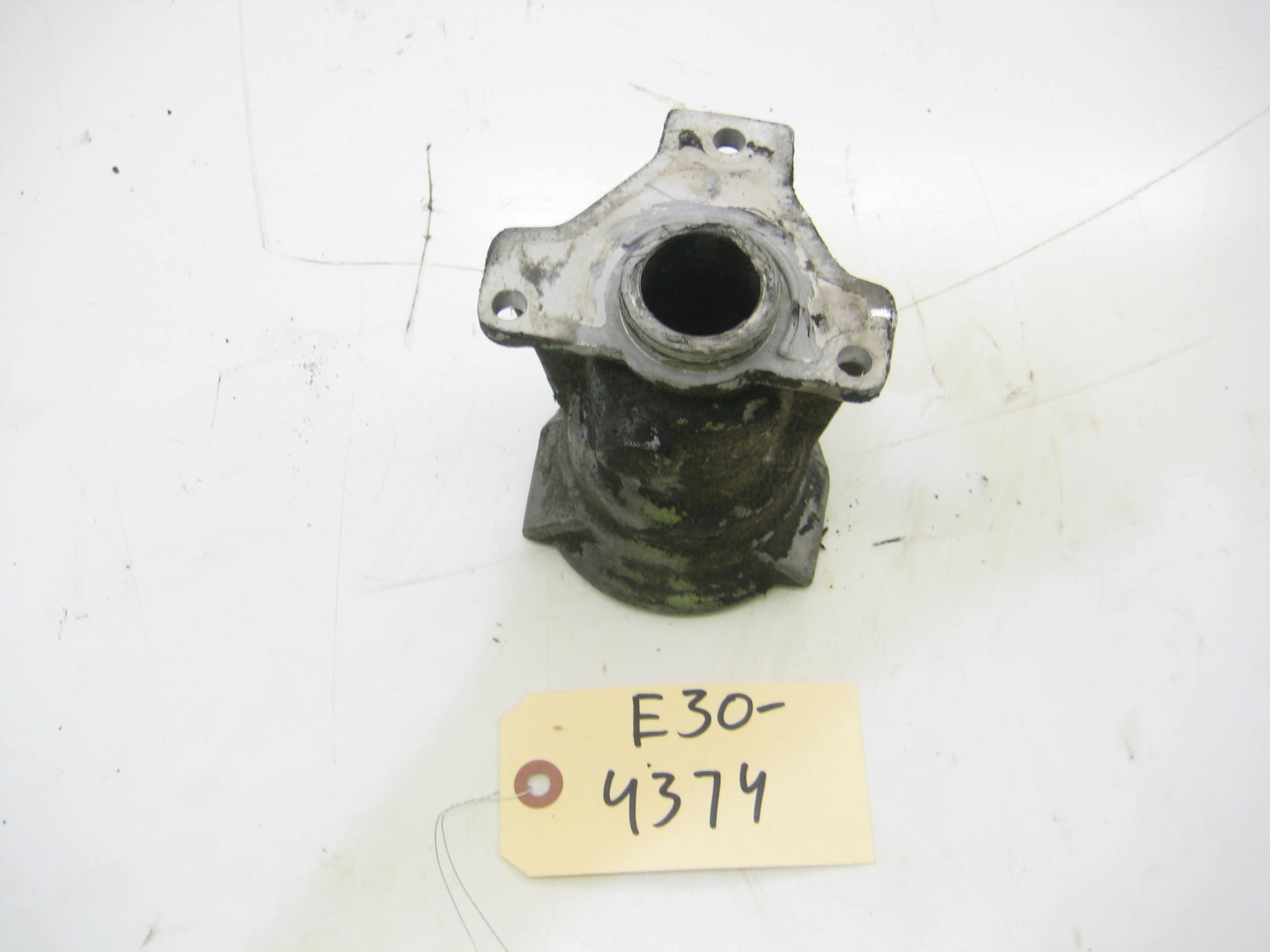 IX Passenger Right Side Axle Support
