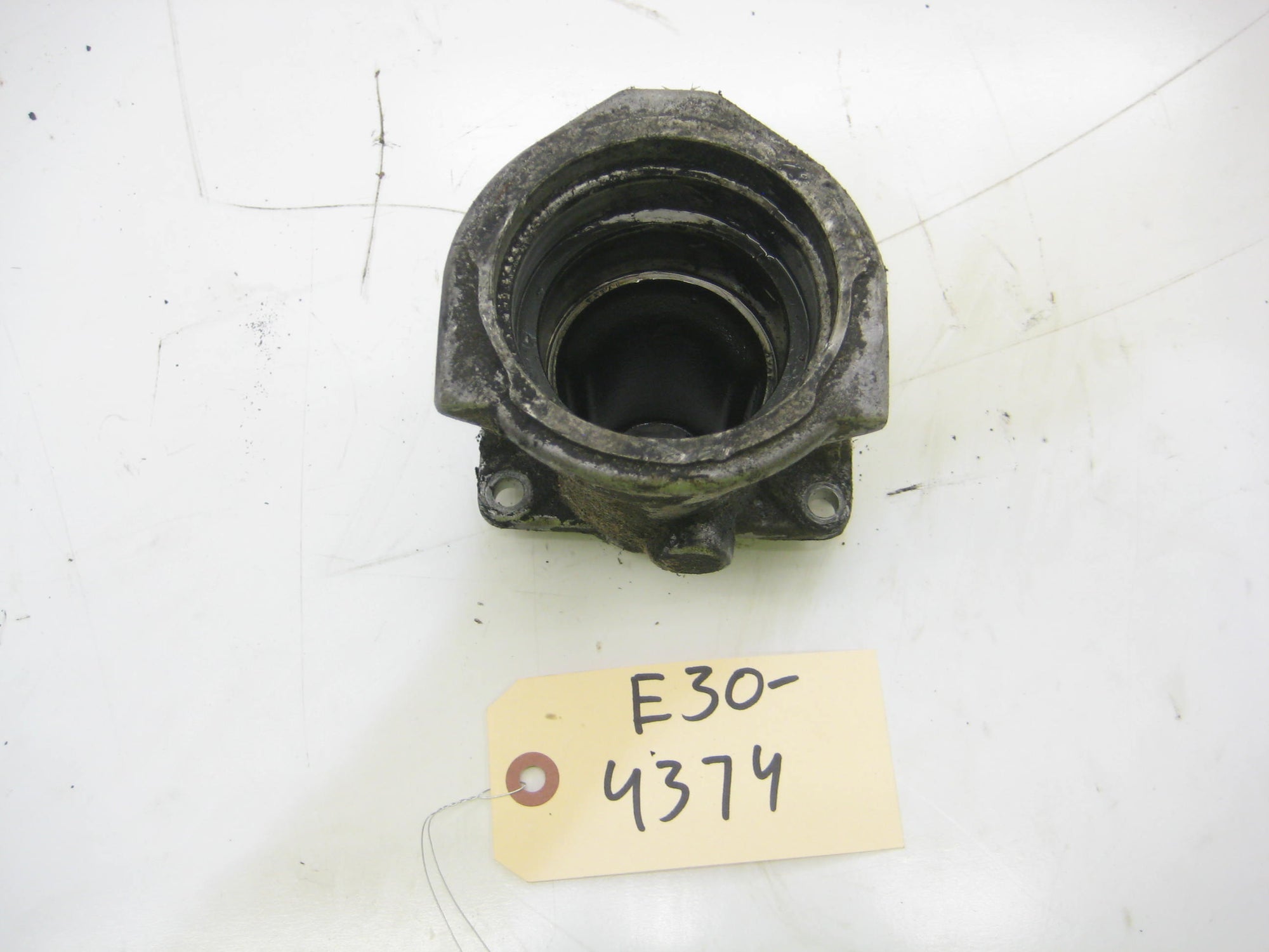 IX Passenger Right Side Axle Support