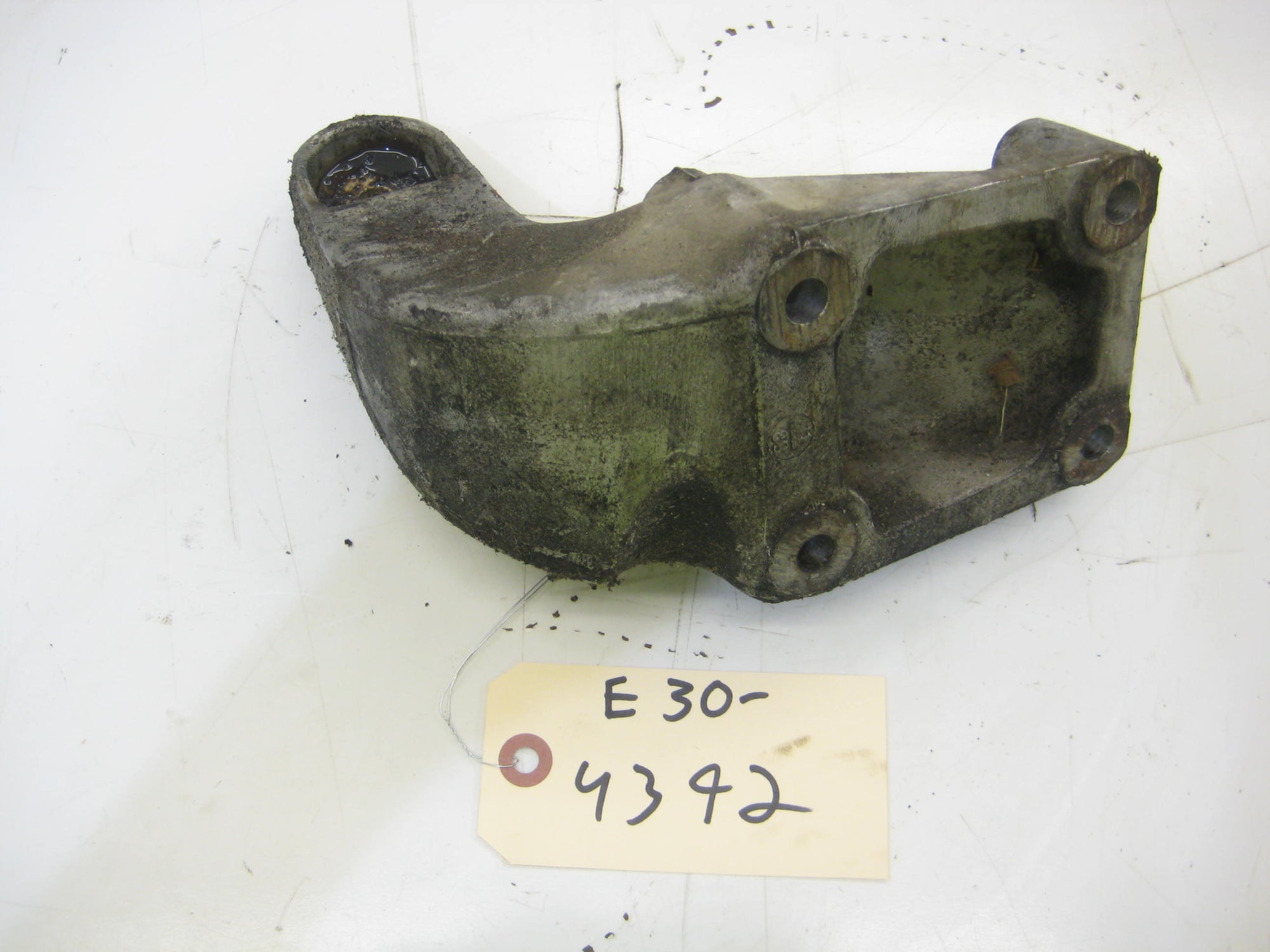 325iX Right Passenger Side Engine Mount Arm
