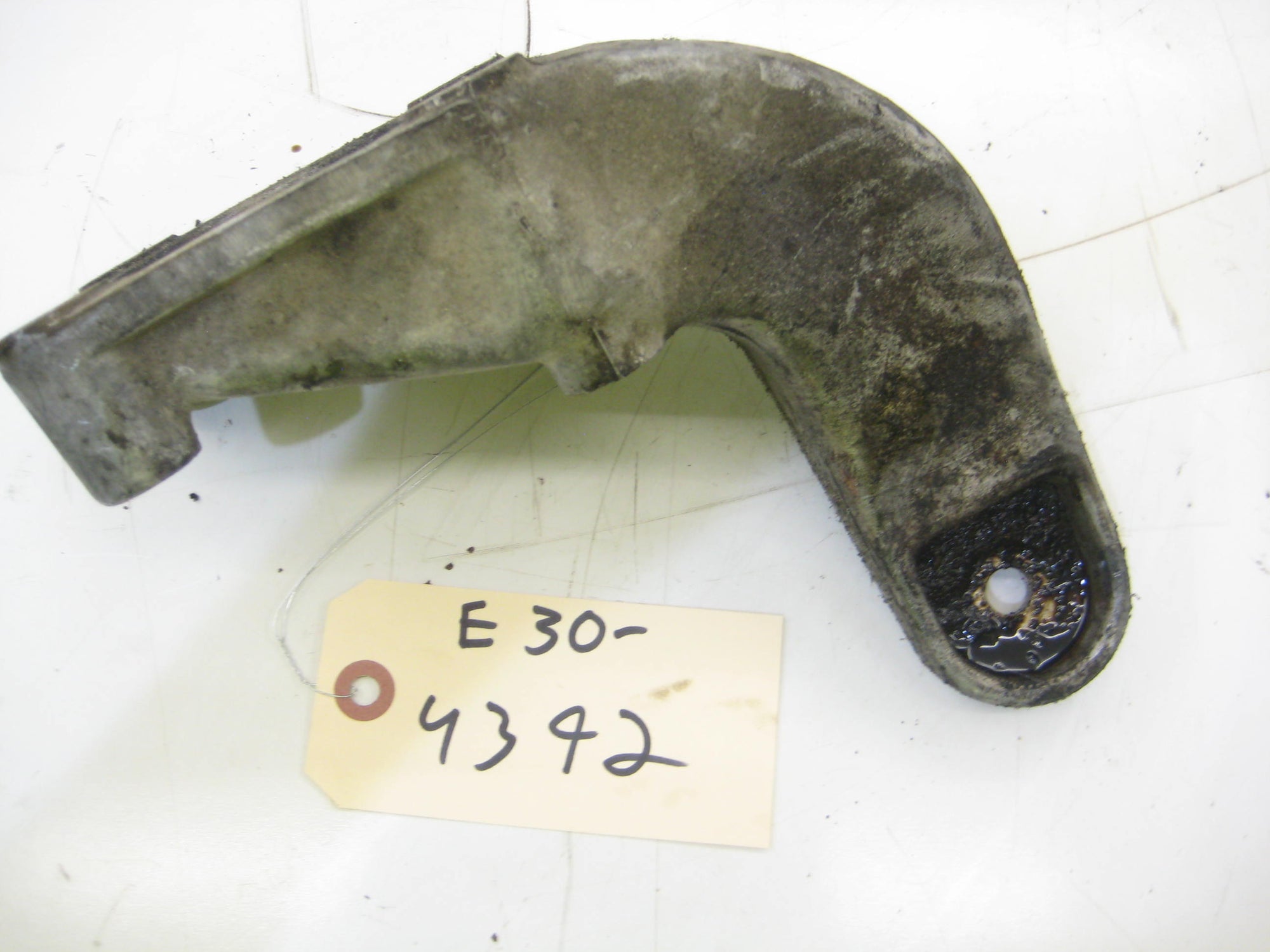 325iX Right Passenger Side Engine Mount Arm