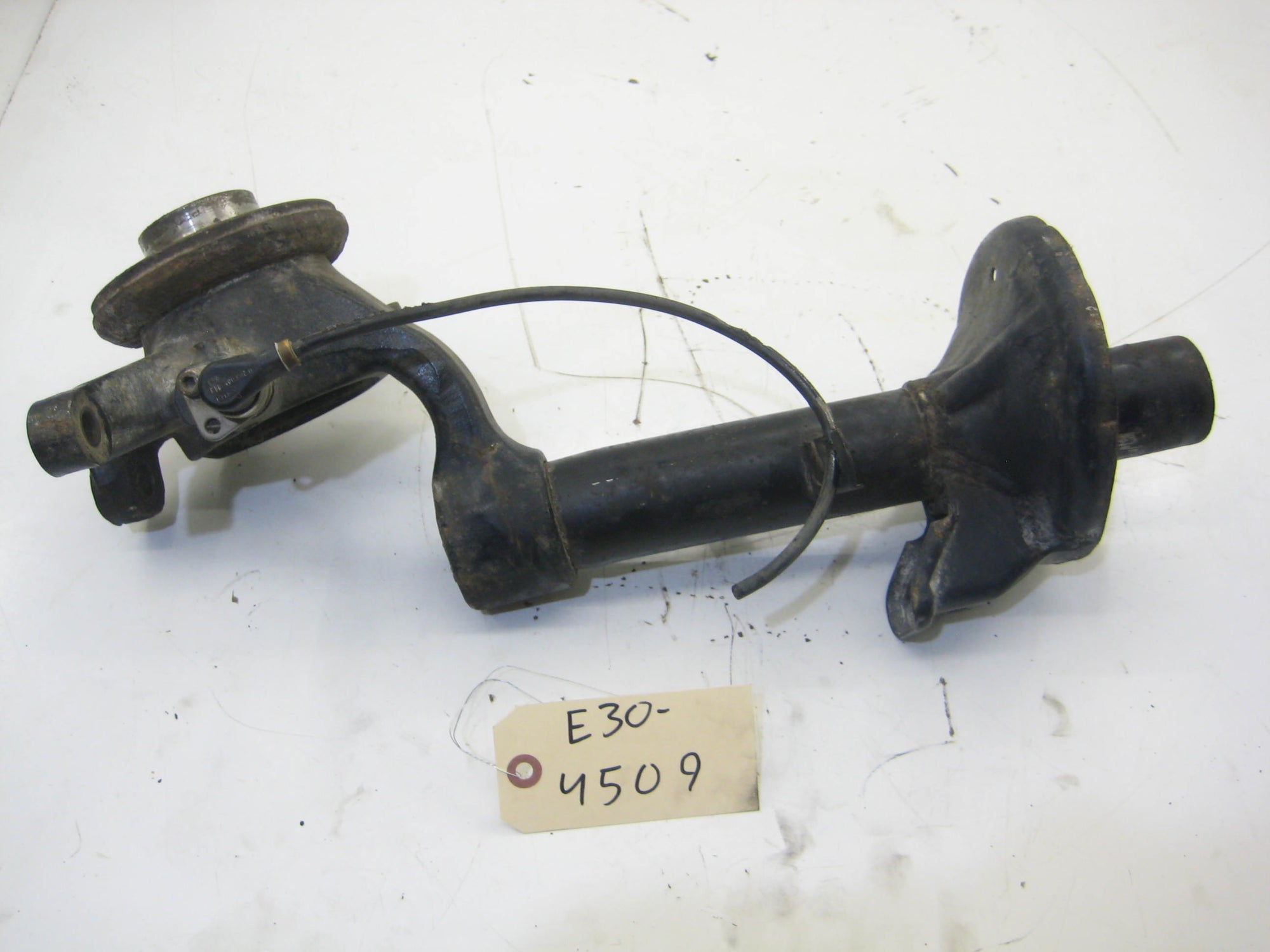 325iX Right Passenger Front Strut Housing