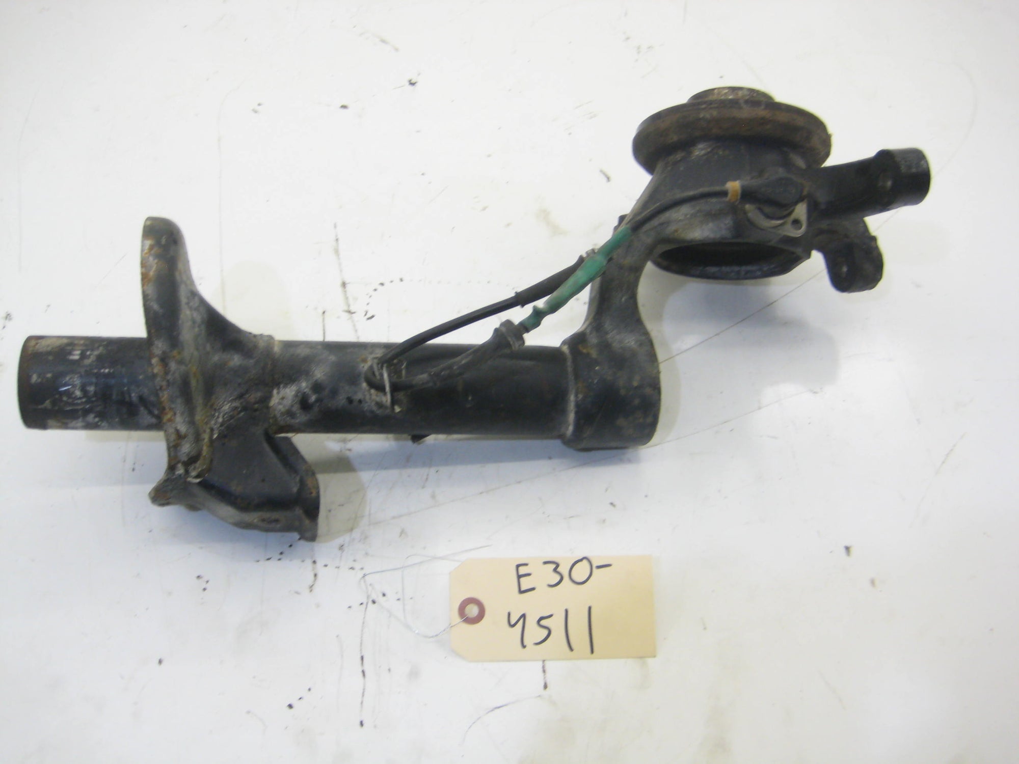 325iX Left Drivers Front Strut Housing