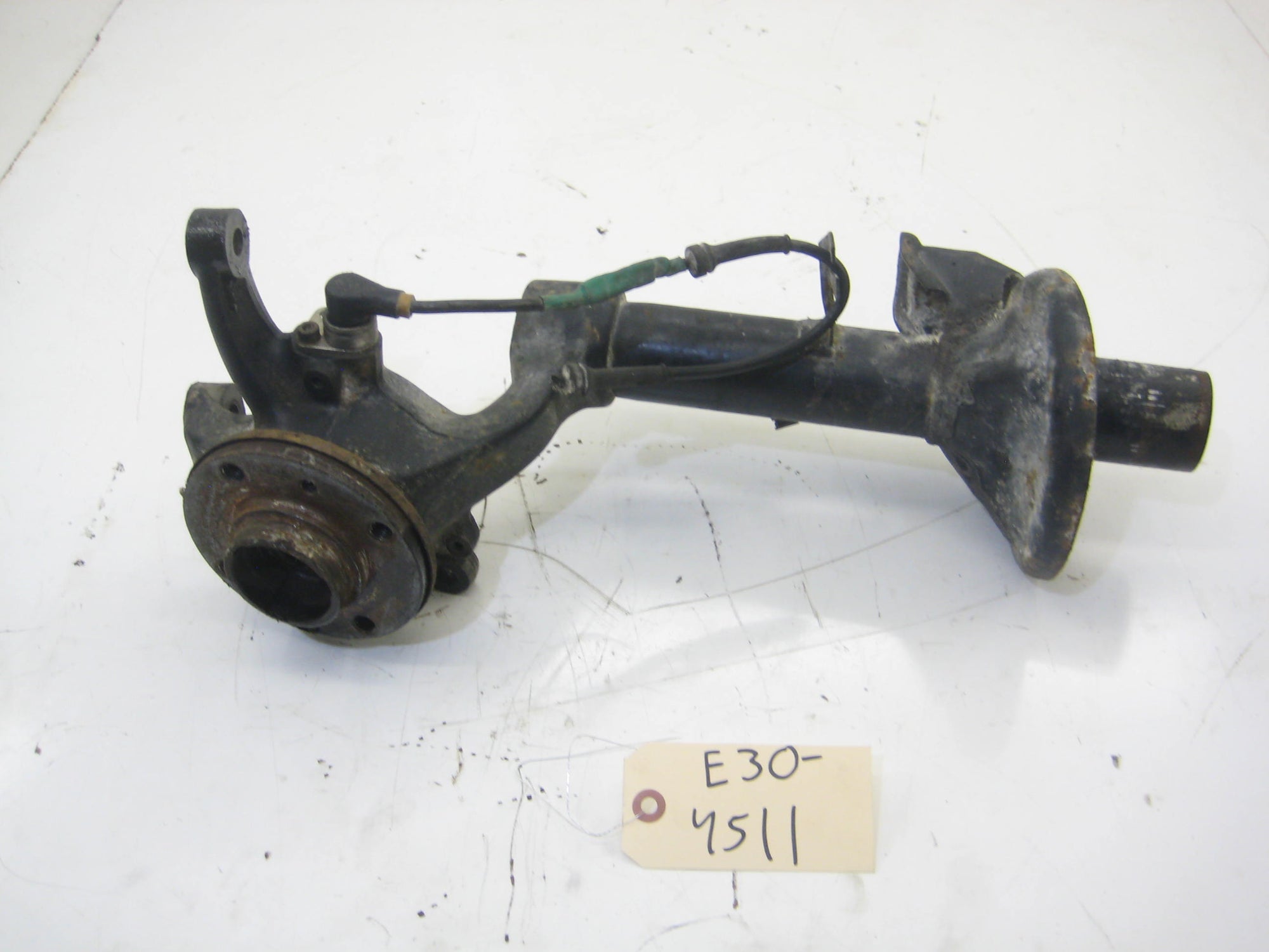 325iX Left Drivers Front Strut Housing