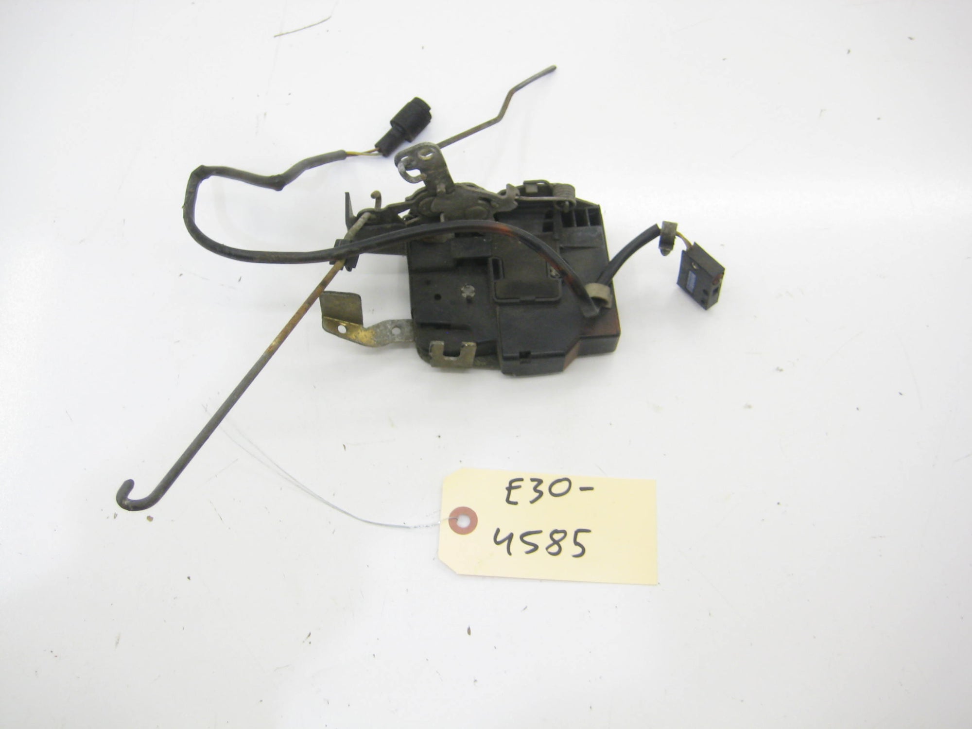 Sedan Front Passenger Right Door Latch Assembly With Rods