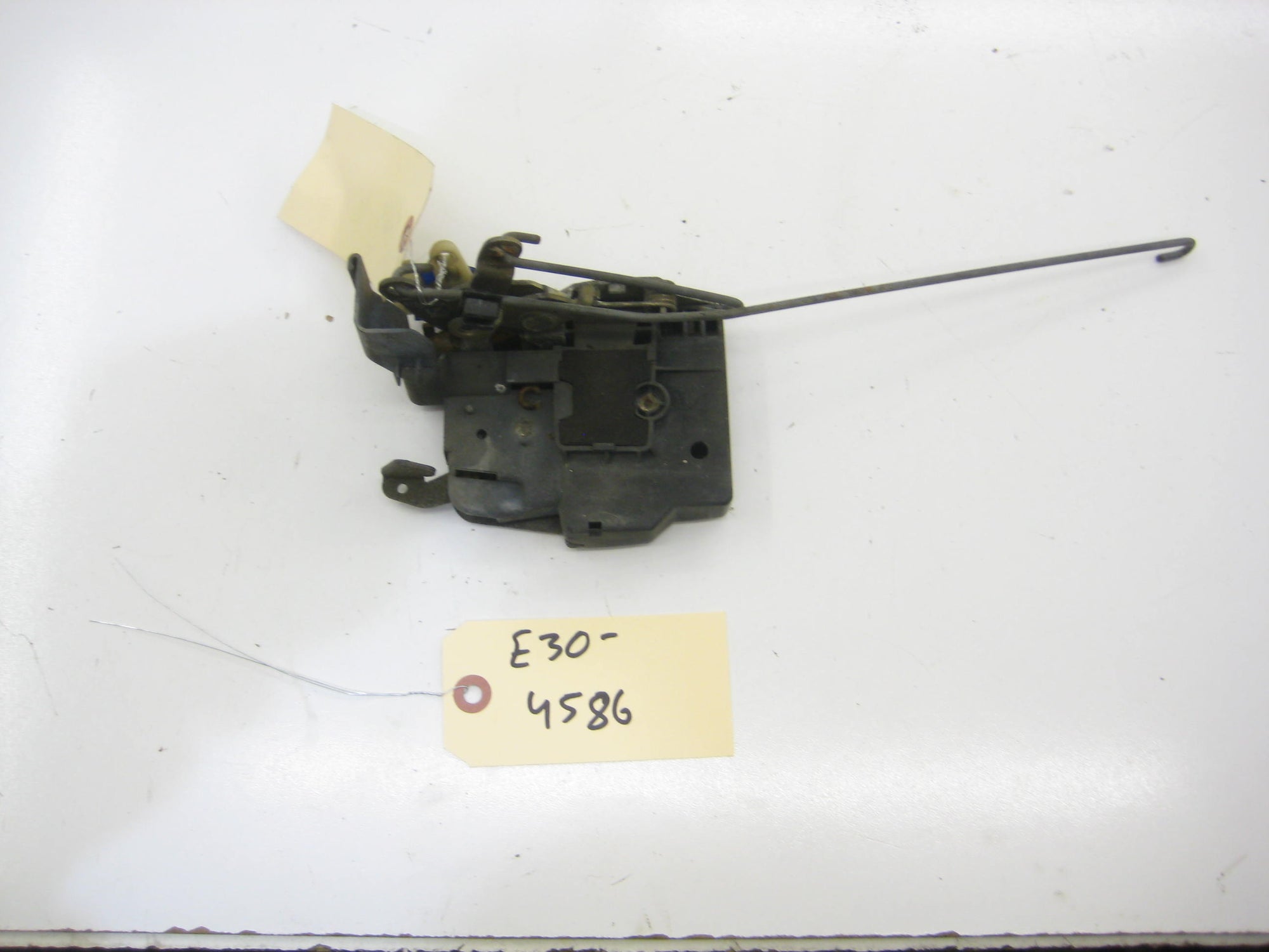 Sedan Rear Passenger Right Door Latch Assembly With Rods
