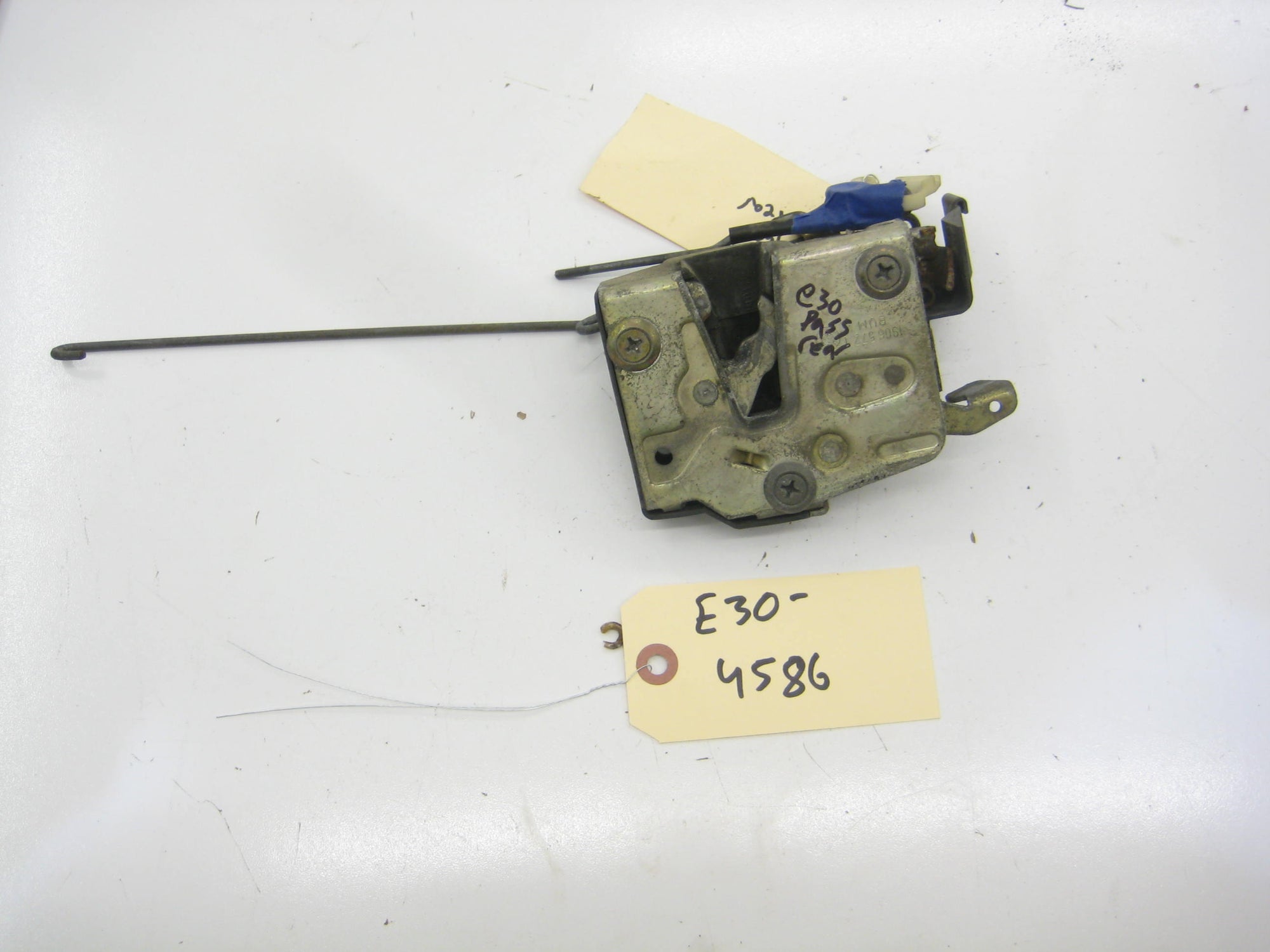 Sedan Rear Passenger Right Door Latch Assembly With Rods