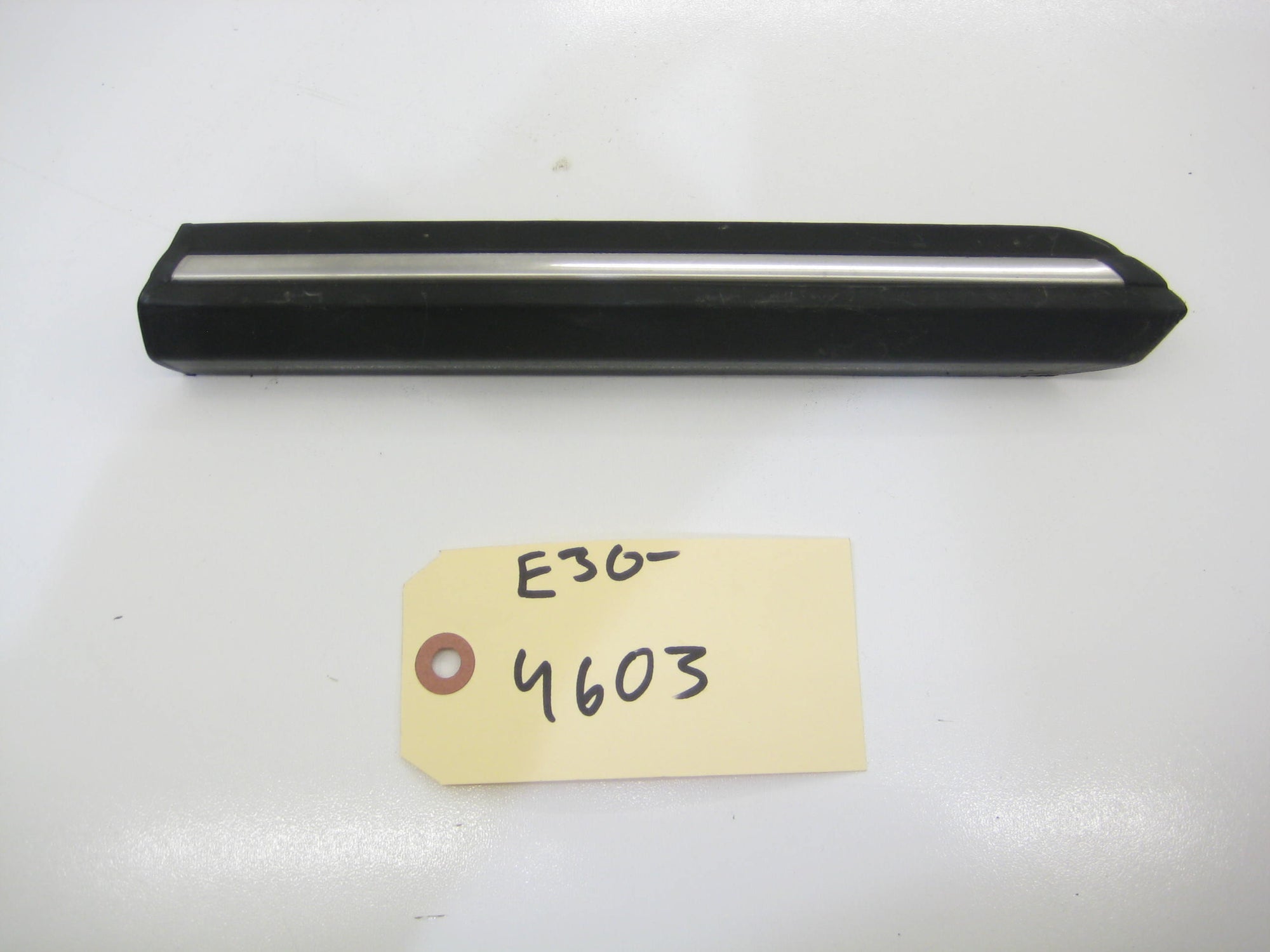 Right Passenger Front Fender Bump Trim (Early)