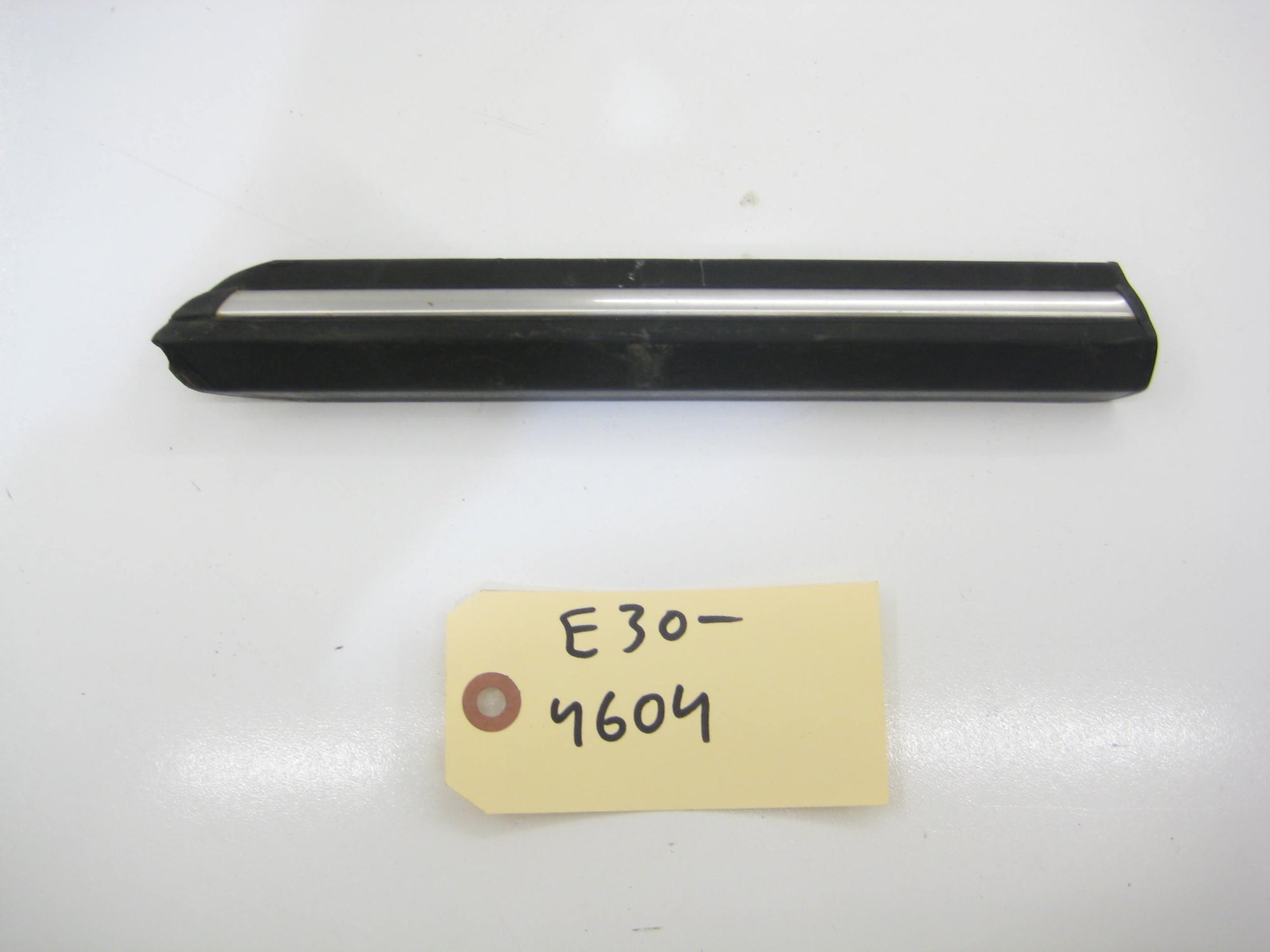 Left Driver Front Fender Bump Trim (Early)