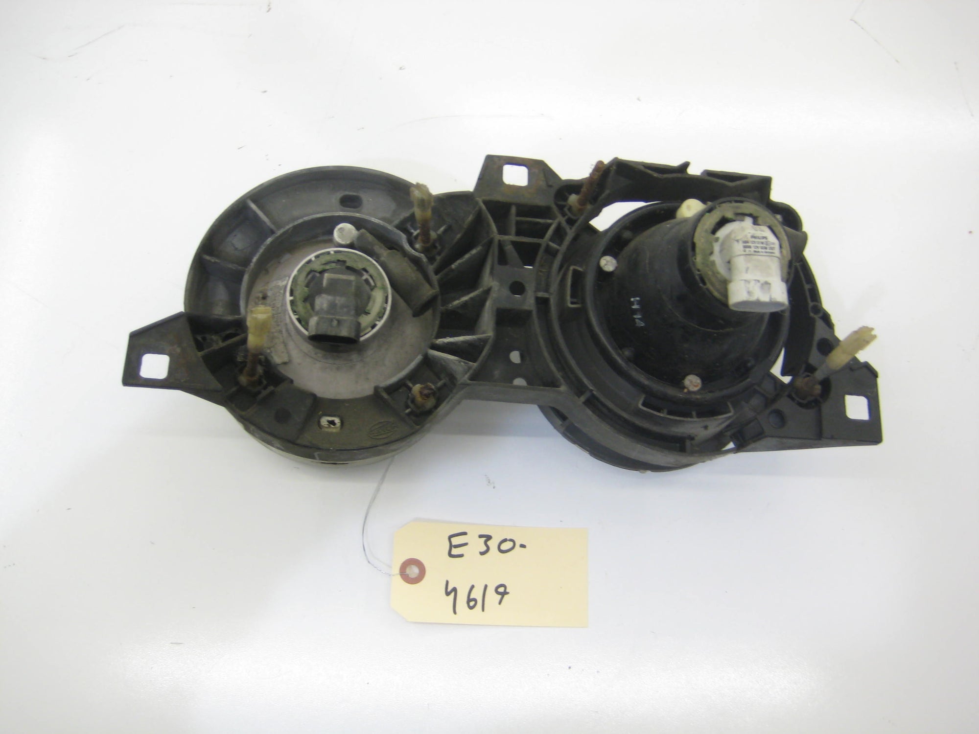 Right Passenger Projector Headlight (Cracked)