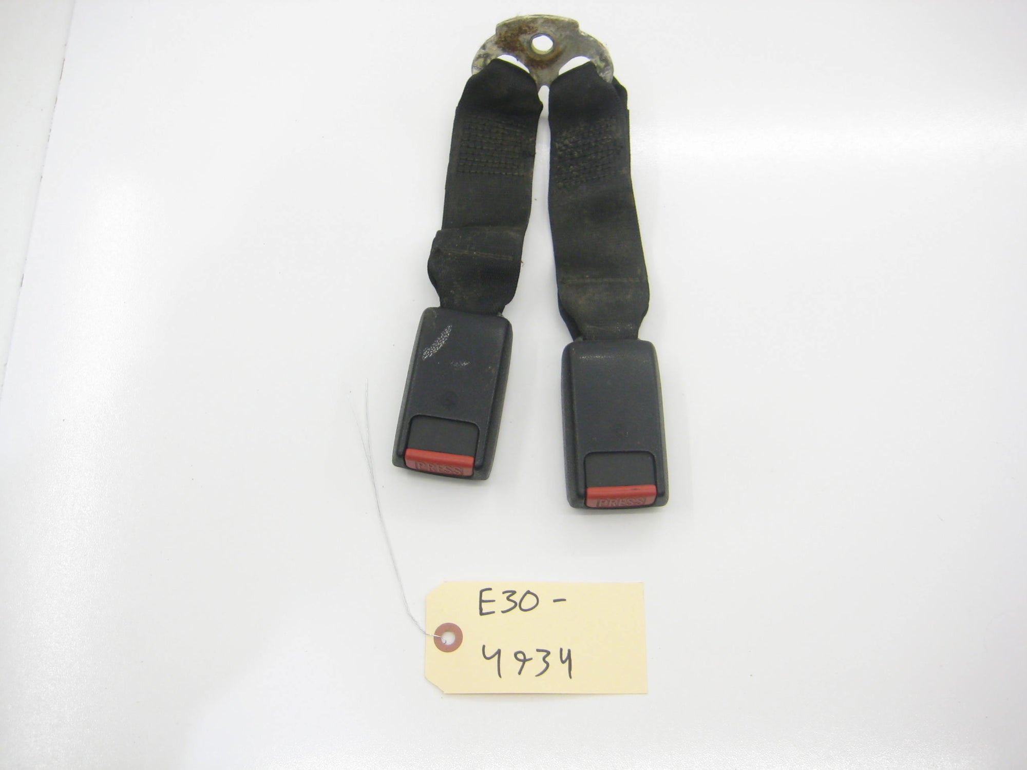 Rear Center Seat Belt Receptacle
