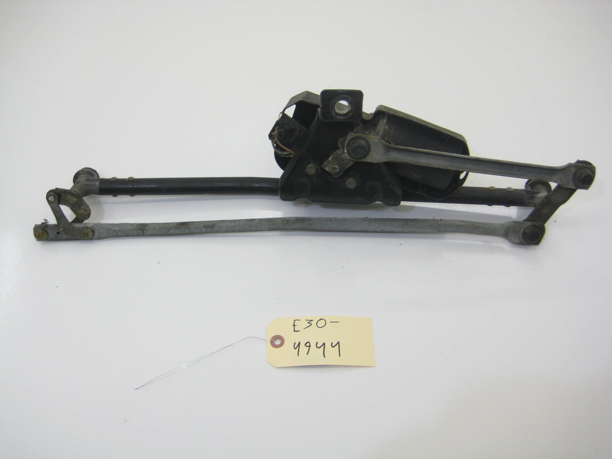 Windshield Wiper Assembly With Motor
