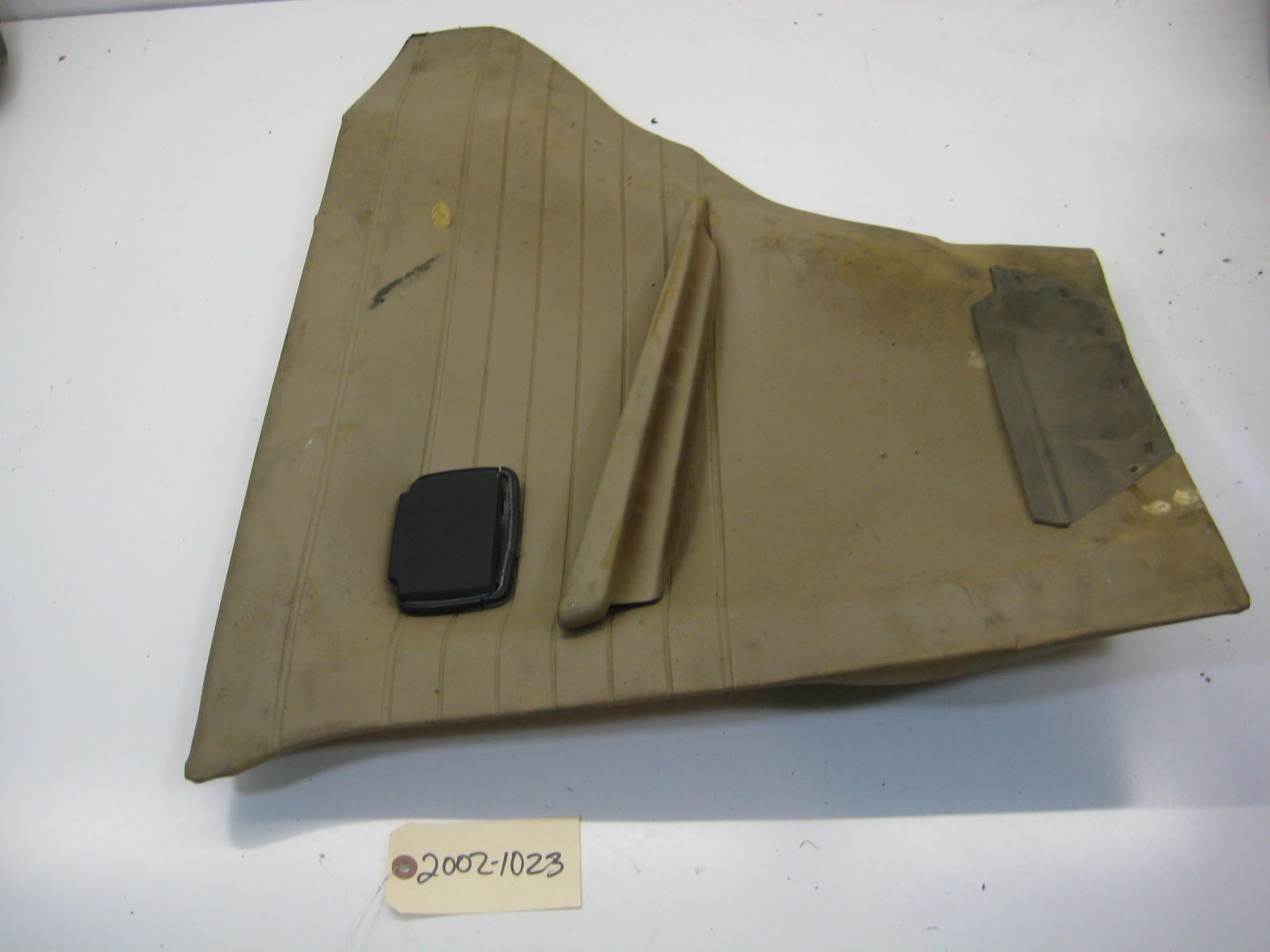bmw 2002 2002tii e10 passenger right interior panel with ashtray