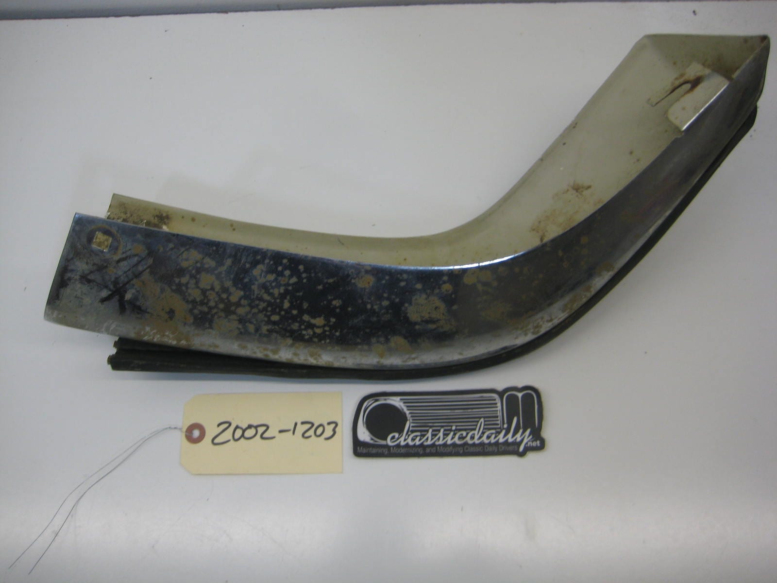 bmw 2002 2002tii e10 front drivers side metal bumper end w trim