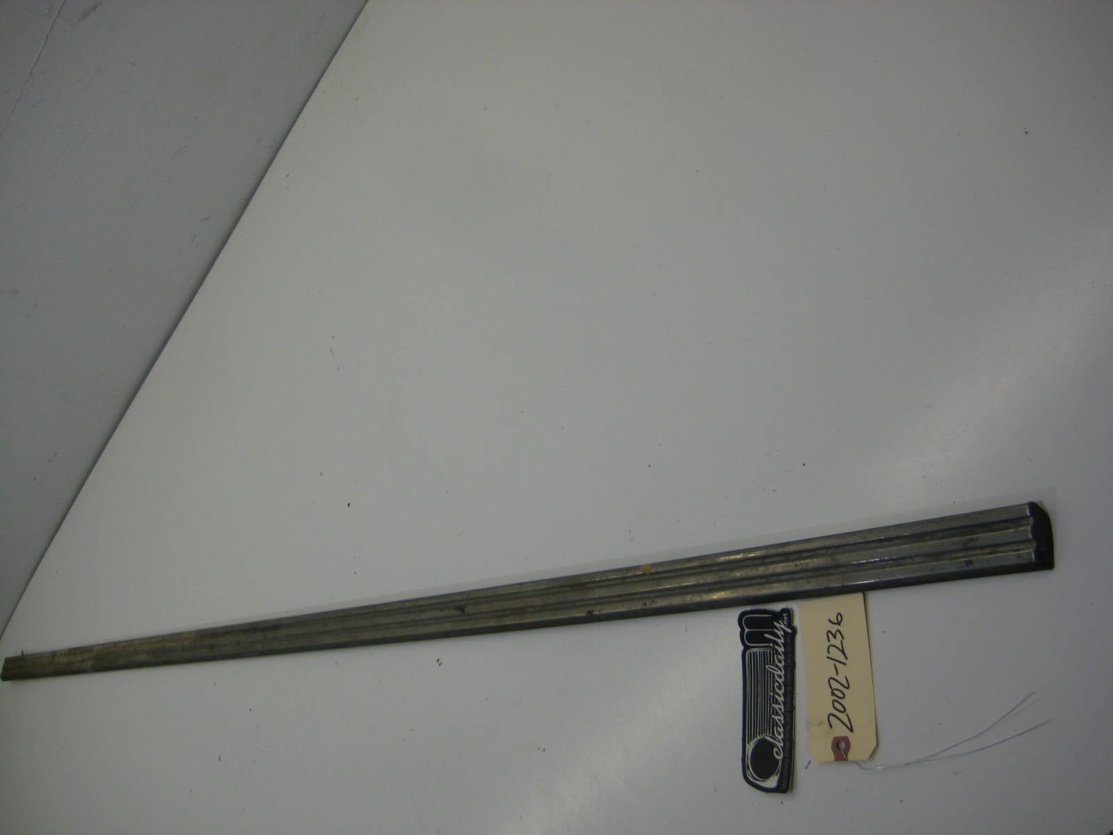 bmw 2002 2002tii e10 drivers lower rocker trim