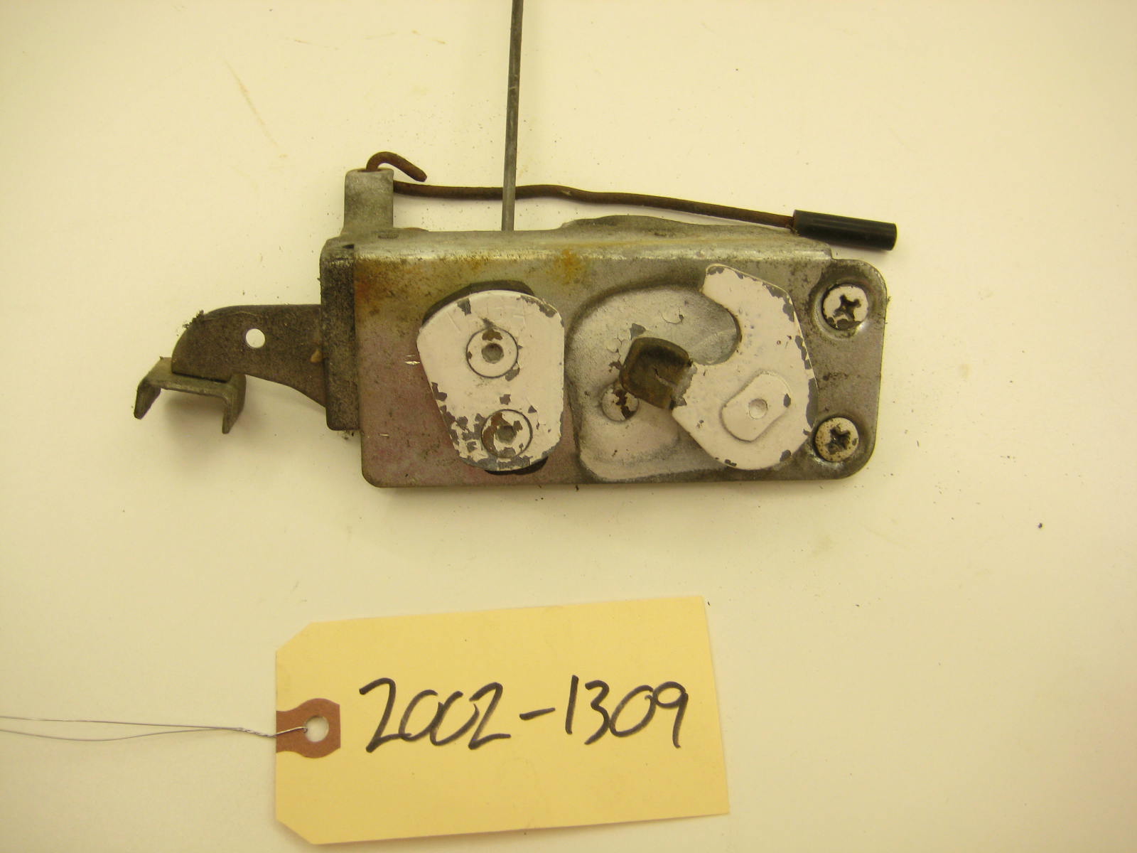 bmw 2002 2002tii e10 drivers side door latch assembly