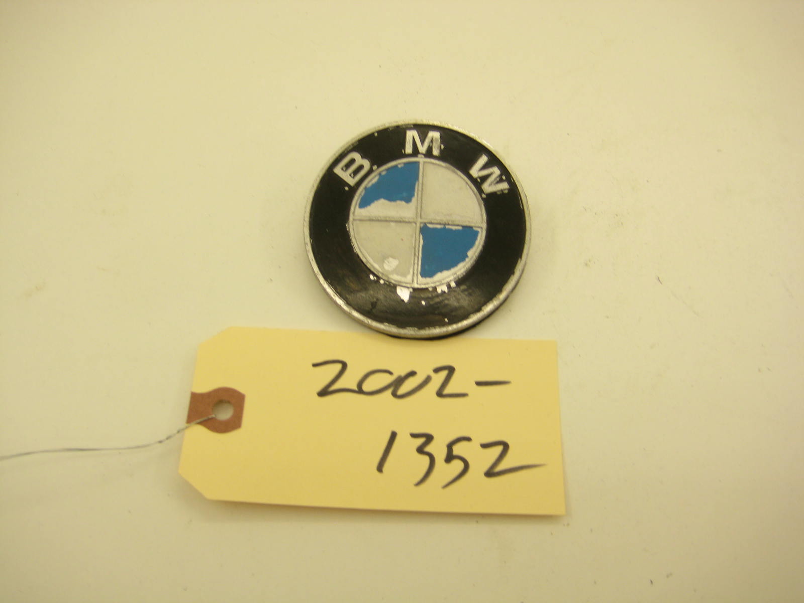 bmw 2002 2002tii e10 metal trunk roundel
