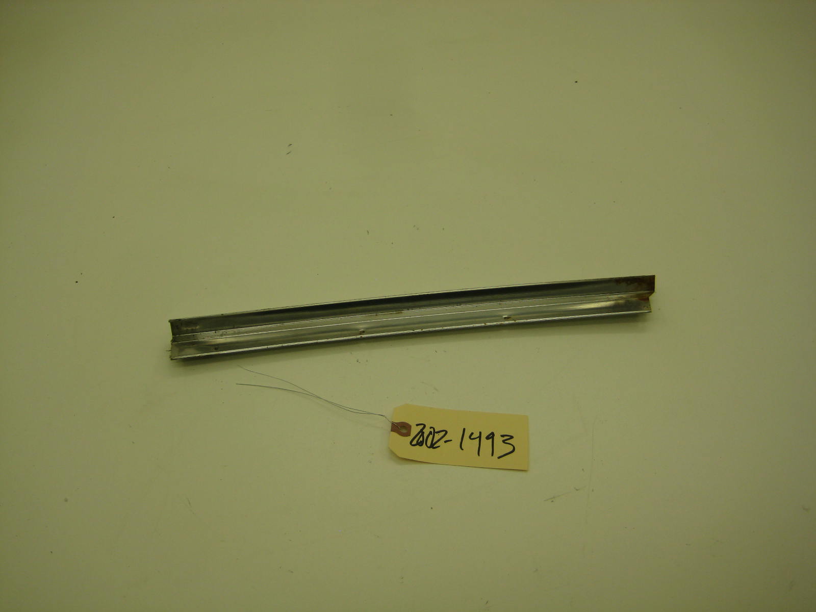 bmw 2002 2002tii e10 passenger right side b pillar exterior trim