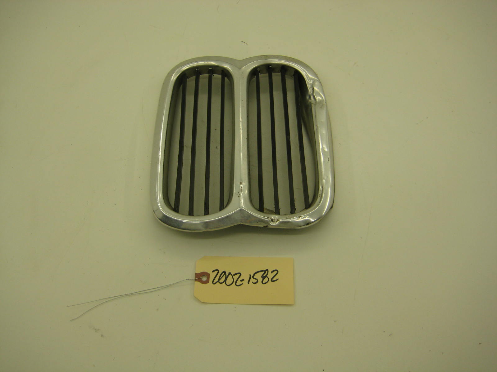 bmw 2002 2002tii e10 front cener kidney grill