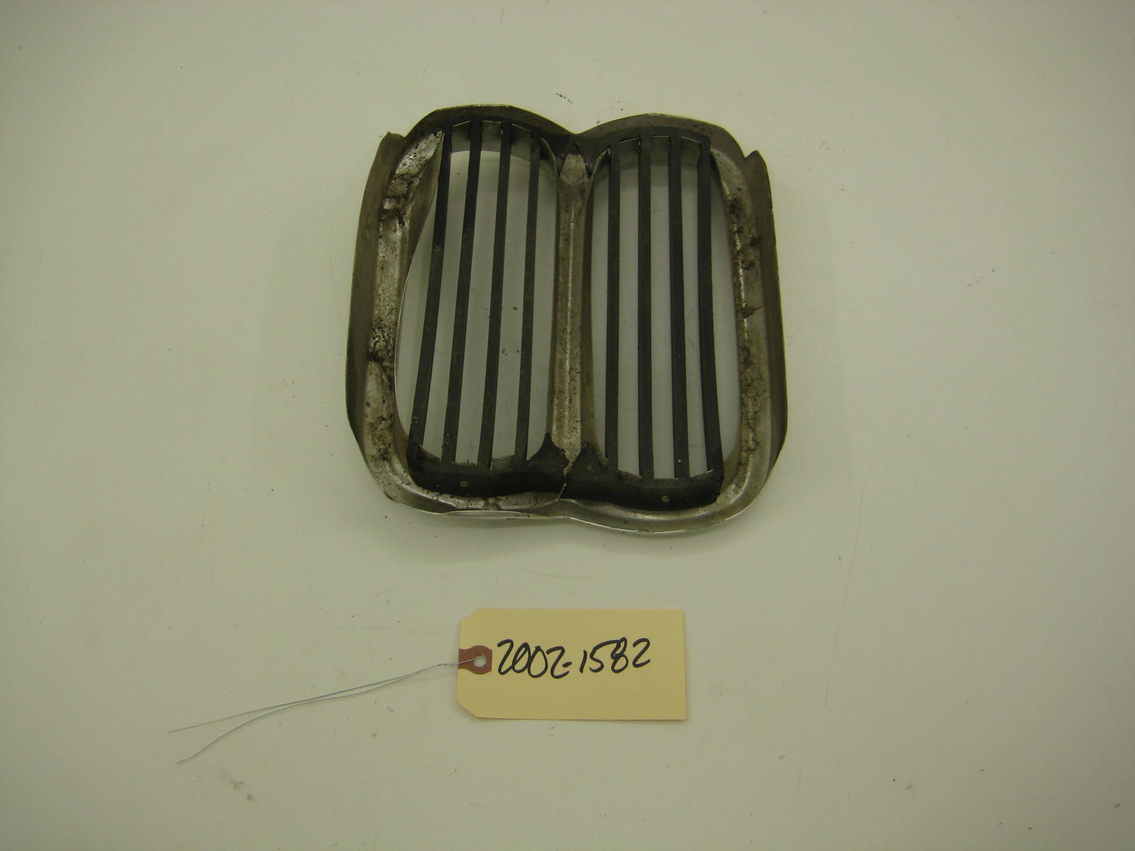 bmw 2002 2002tii e10 front cener kidney grill