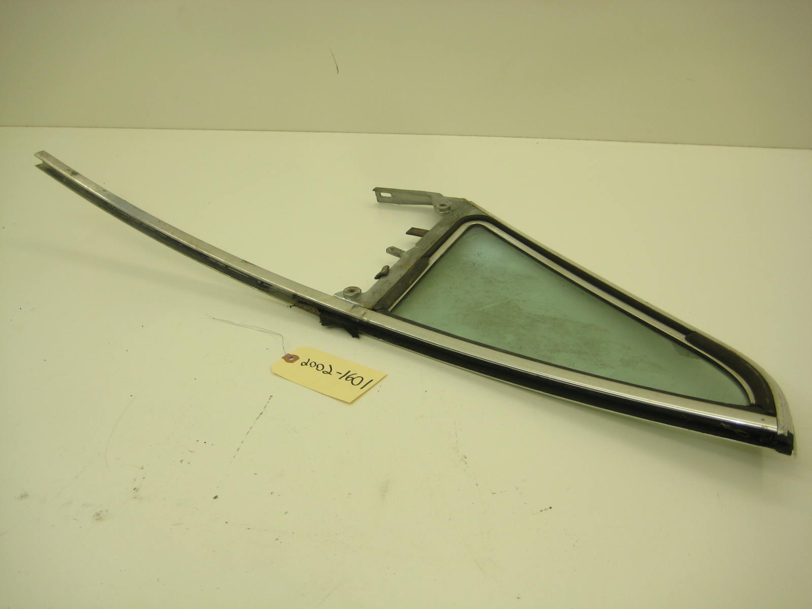 Right Passenger Crank Wing Window Classic Daily