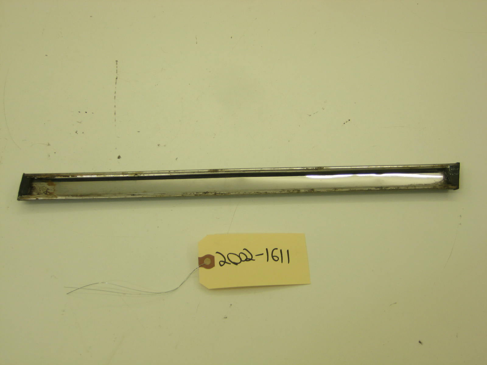 Right Passenger Side Quarter Panel Front Of Tire Knee Bump Trim