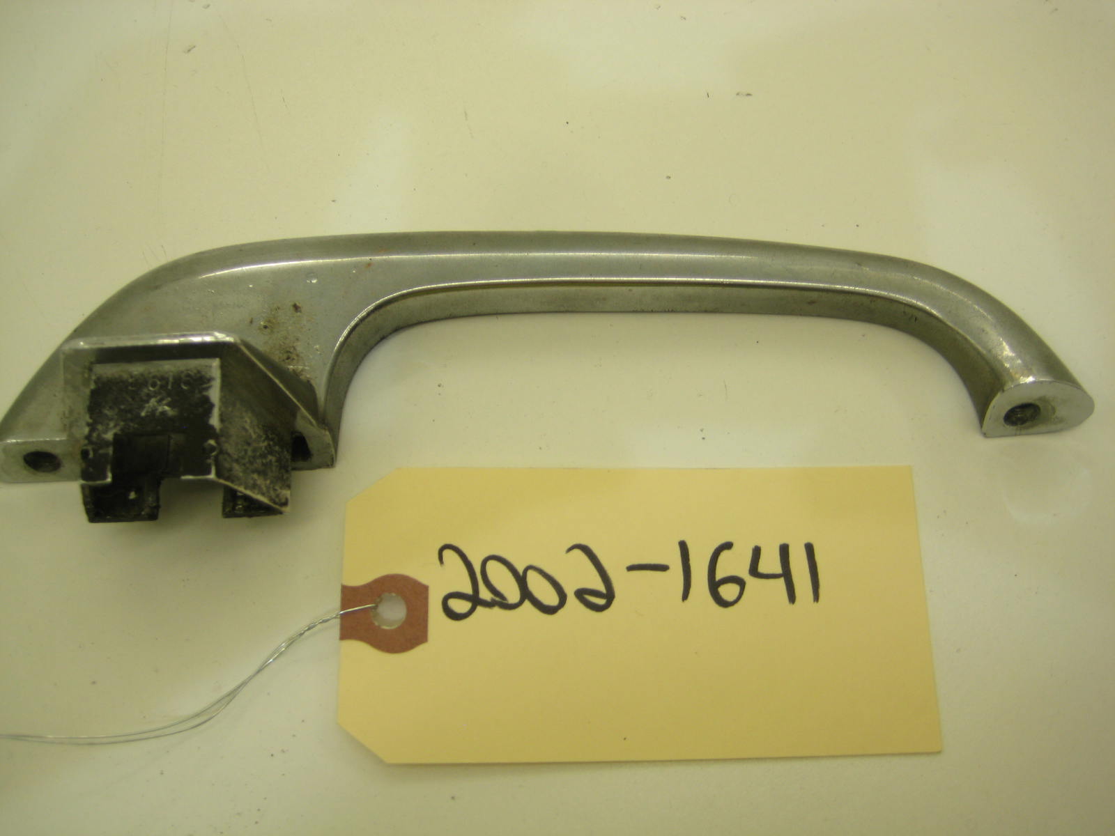 Right Exterior Door Handle (NO LOCK)