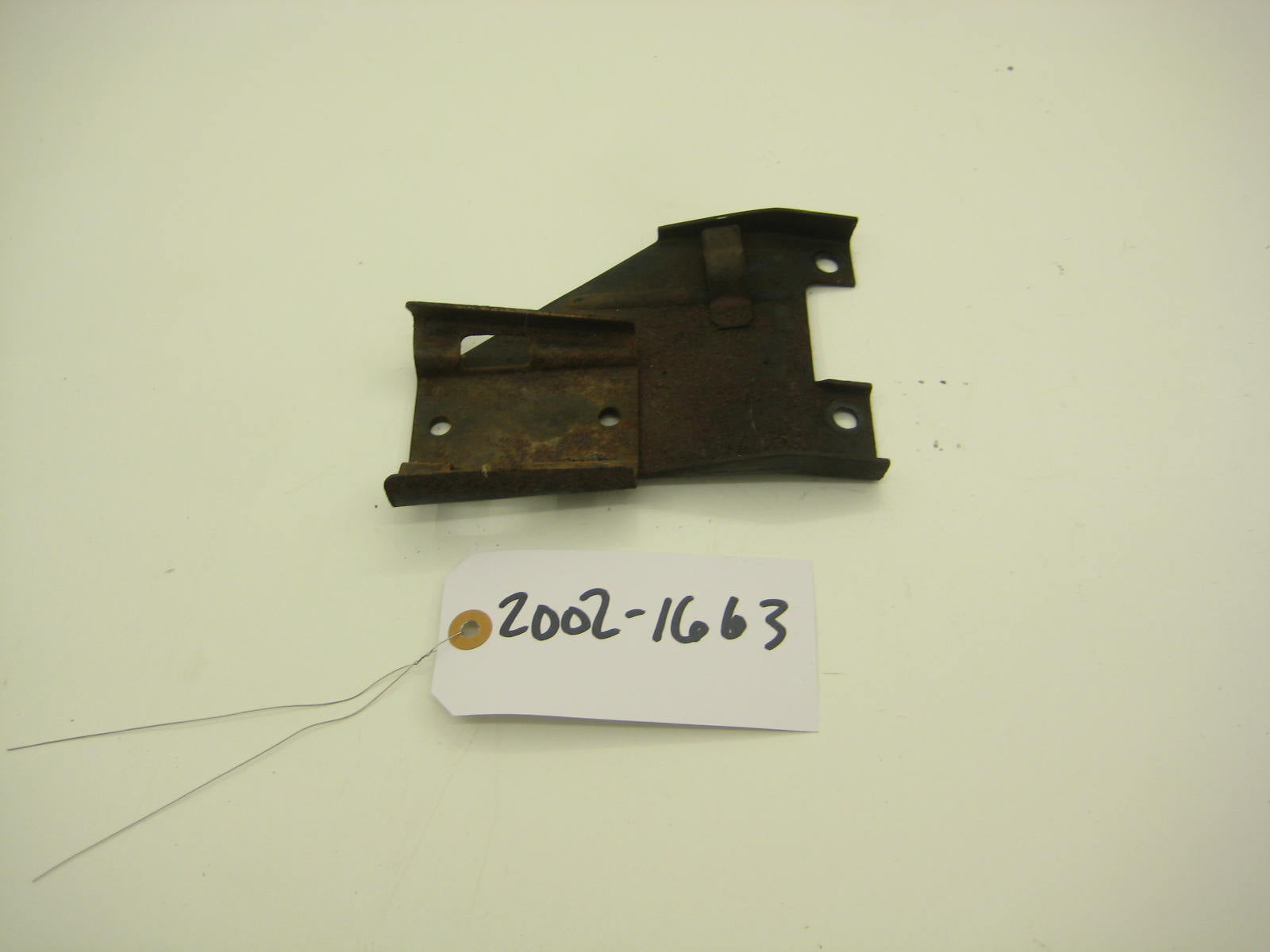 bmw 2002 2002tii e10 windshield washer tank bracket