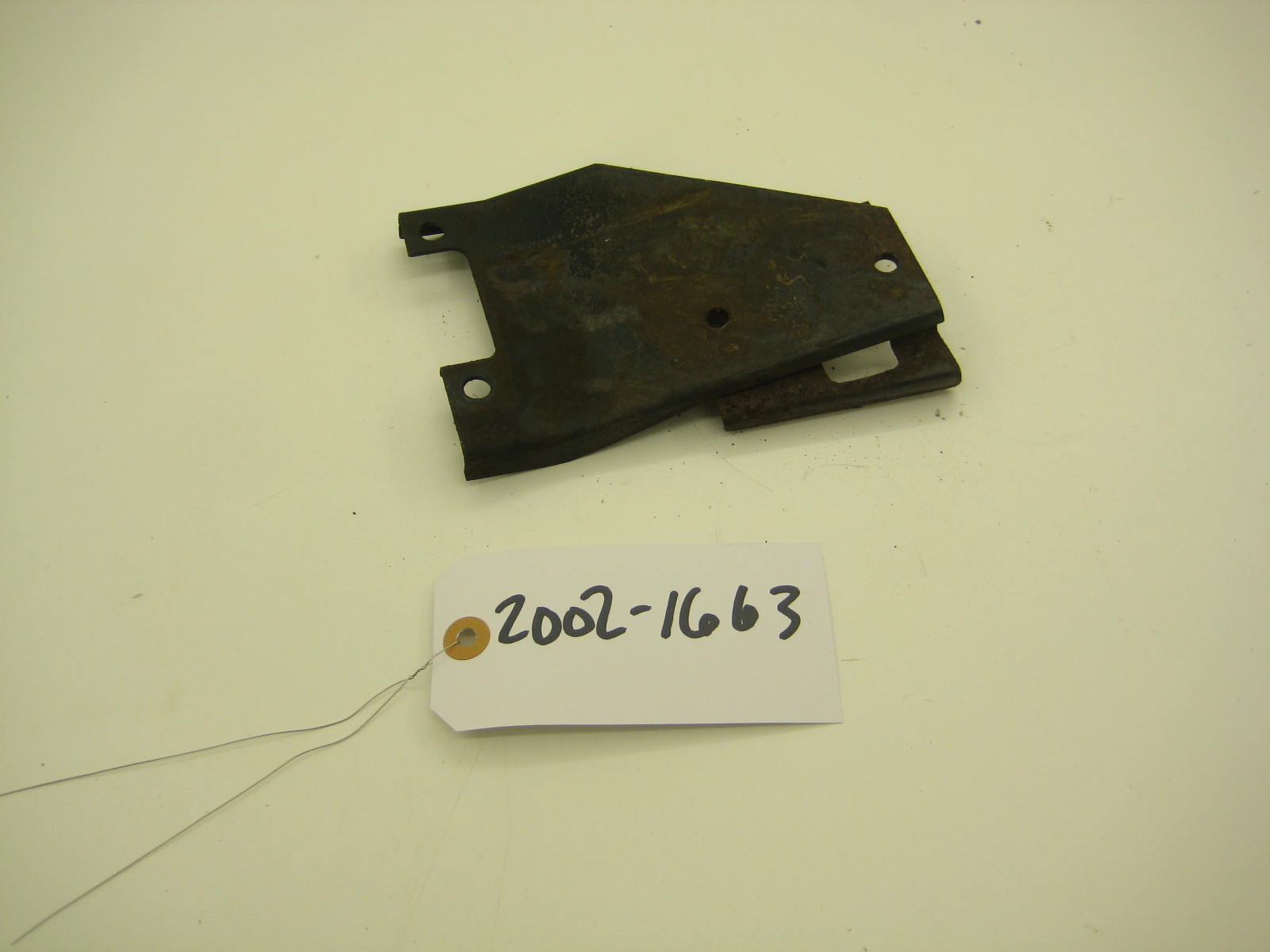 bmw 2002 2002tii e10 windshield washer tank bracket