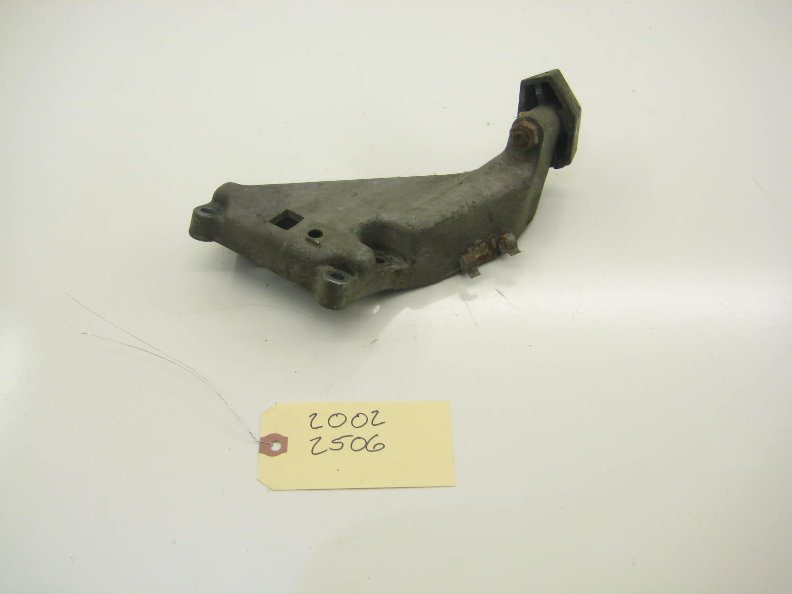 M20 528E Engine Passenger Mount Arm
