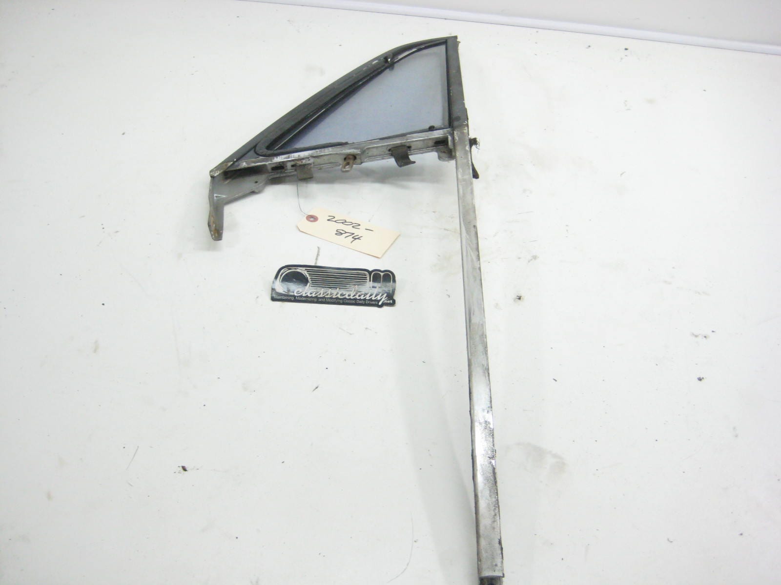 bmw 2002 2002tii e10 driver side vent window assembly