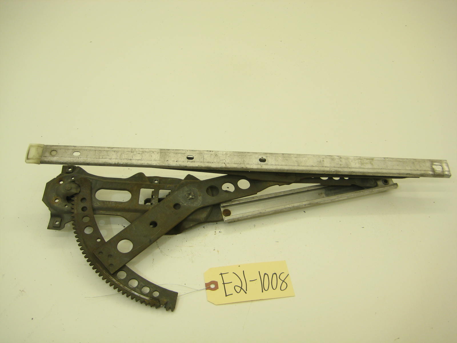 BMW E21 320 Passenger Right Side Window Regulator E21 1008
