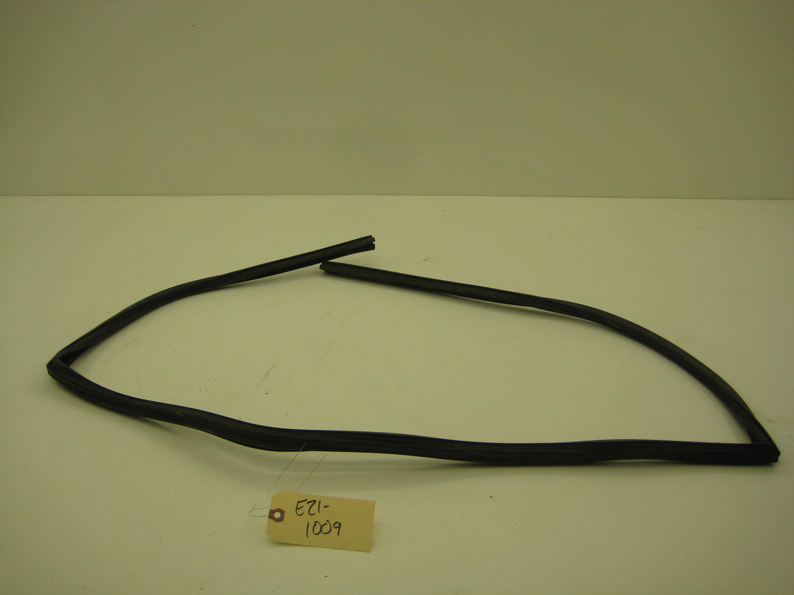BMW E21 320 Door Seal 2