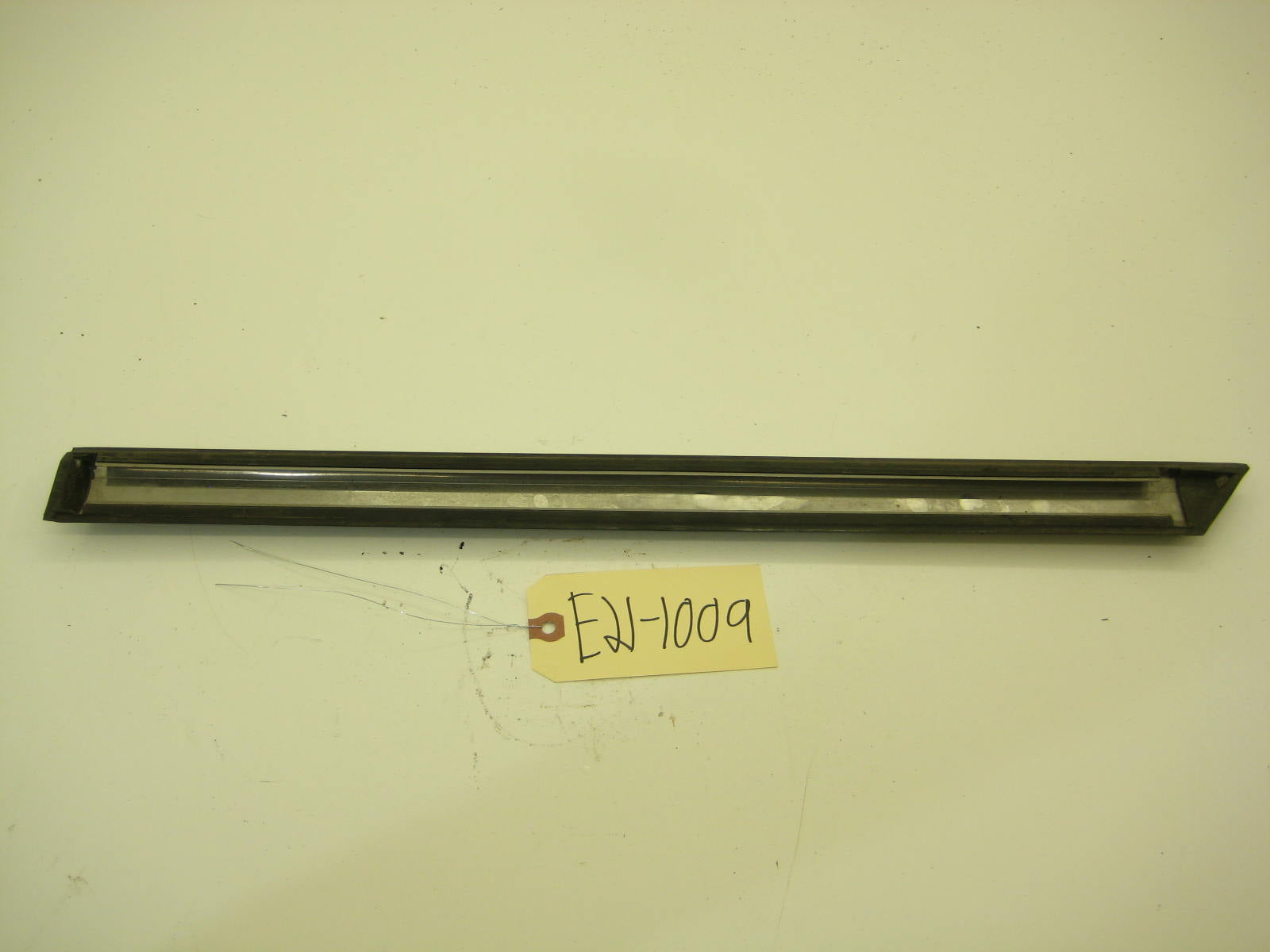 BMW E21 320 Passenger Right Rear Fender Bump Trim E21 1009