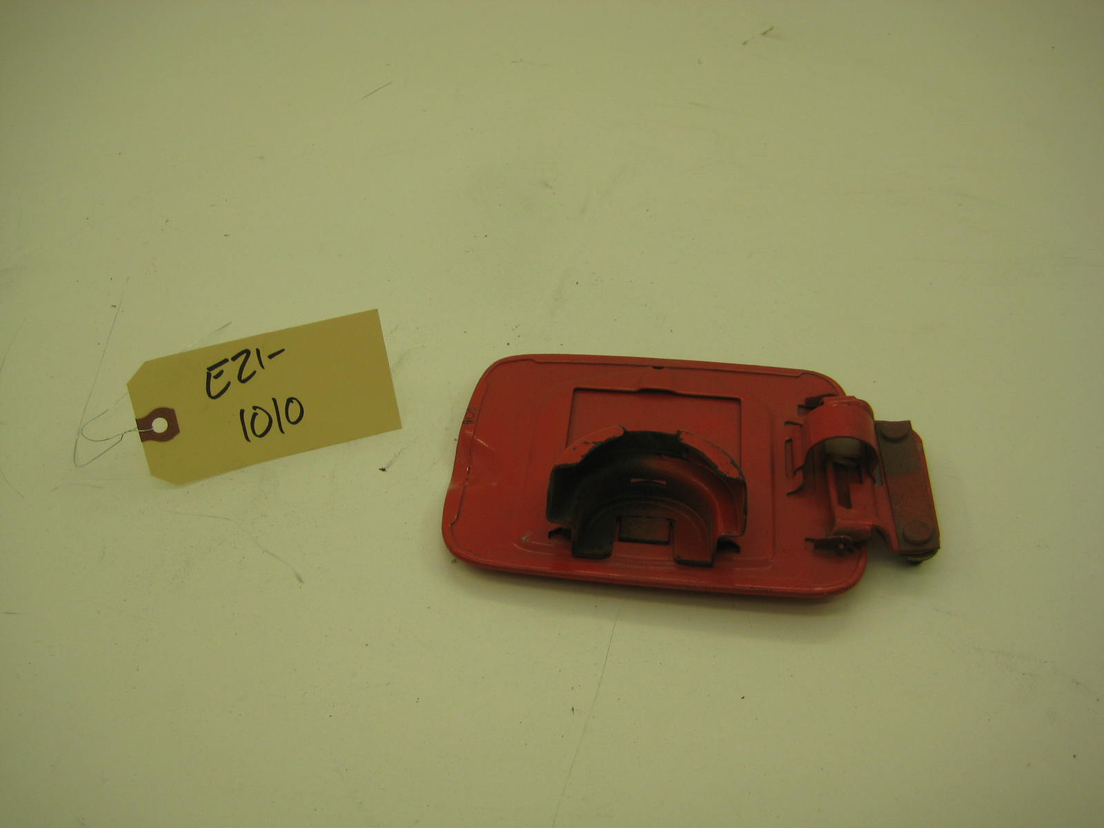 BMW E21 320 Gas Door