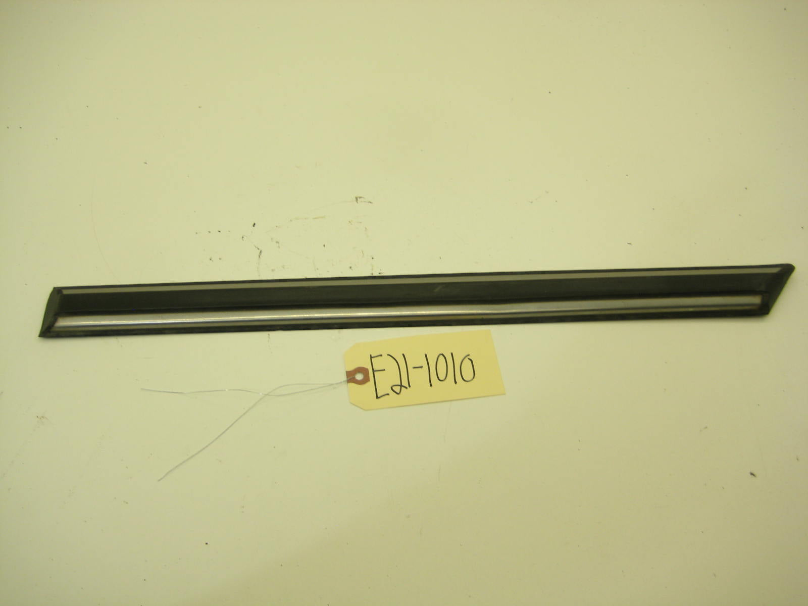 BMW E21 320 Driver Left Rear Fender Bump Trim E21 1010
