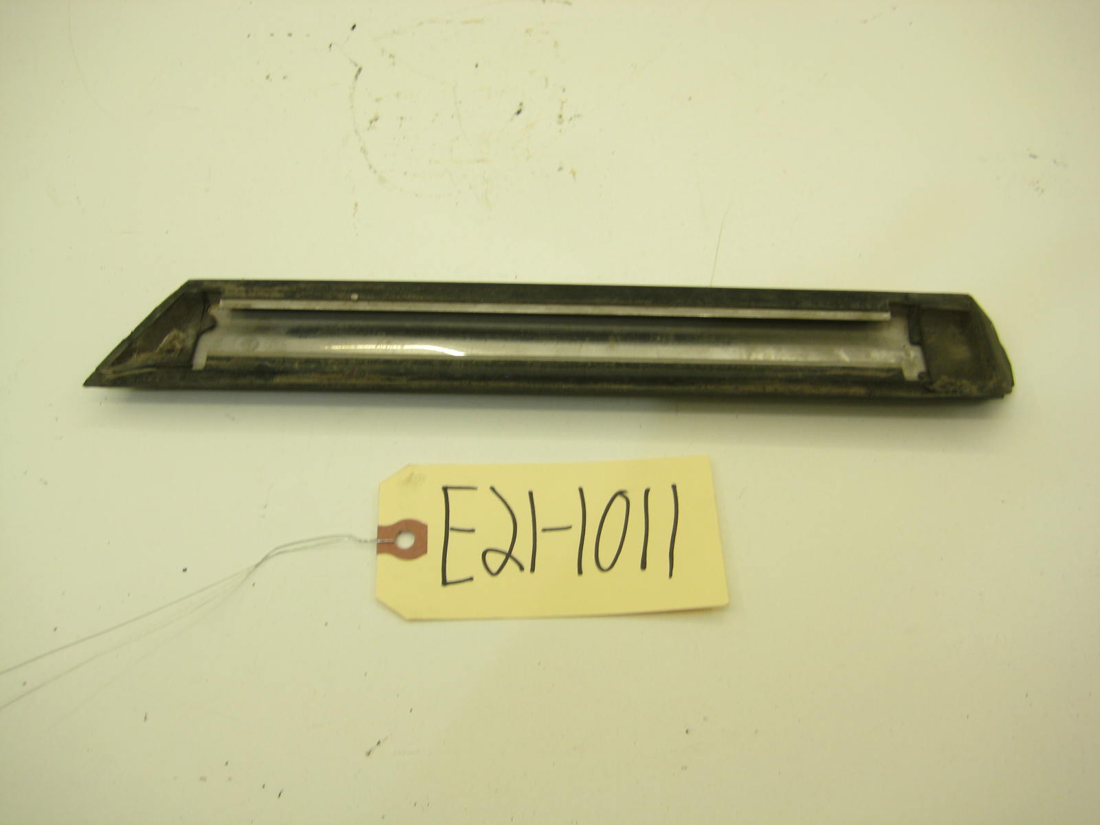 BMW E21 320 Driver Left Front Fender Bump Trim E21 1011