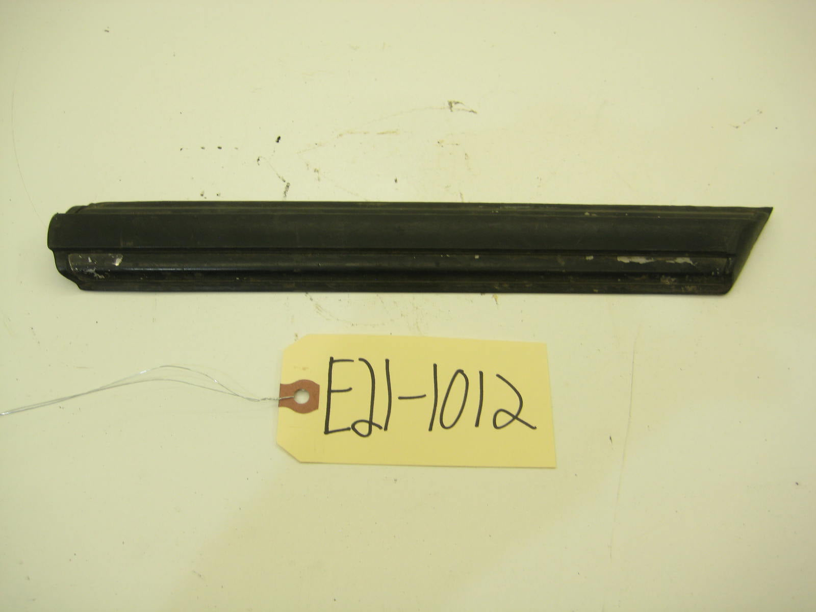 BMW E21 320 Passenger Right Front Fender Bump Trim E21 1012