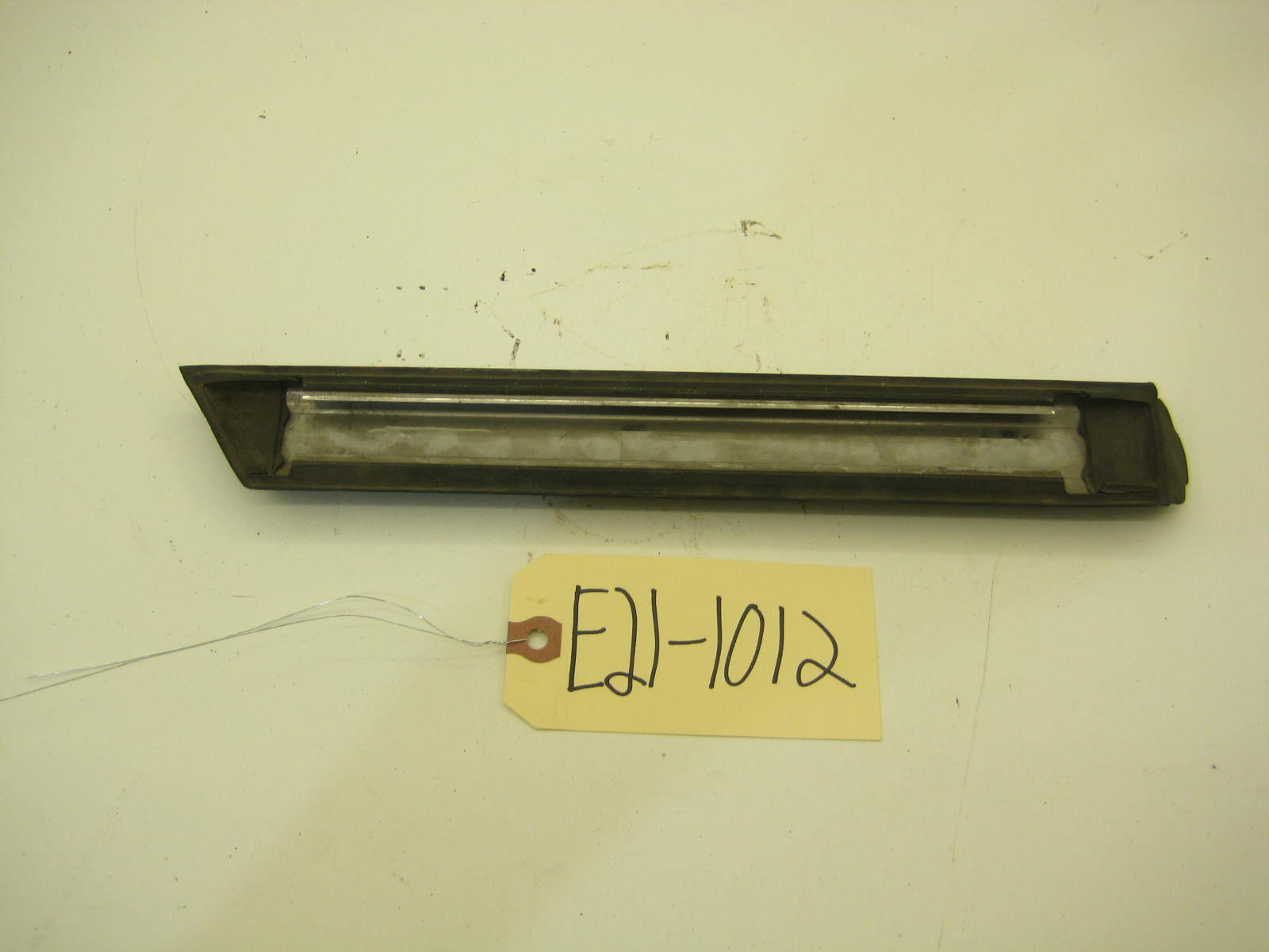 BMW E21 320 Passenger Right Front Fender Bump Trim E21 1012