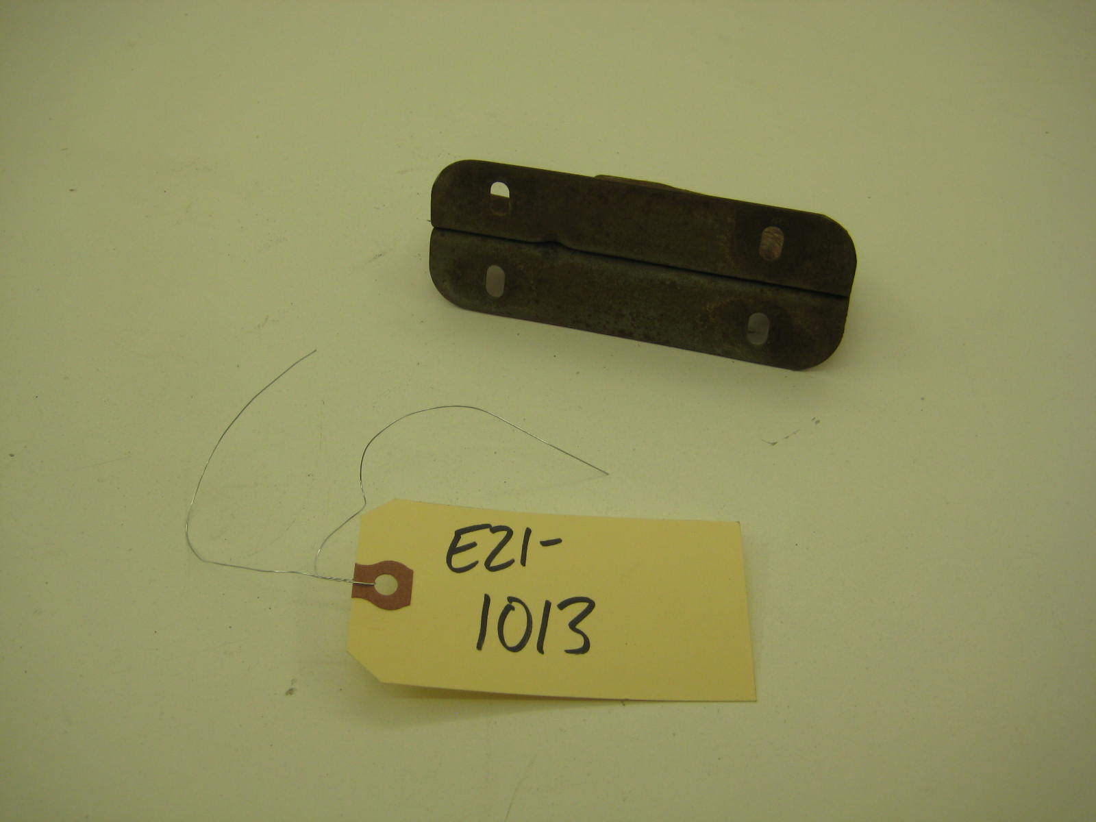 BMW E21 320 Hood Track
