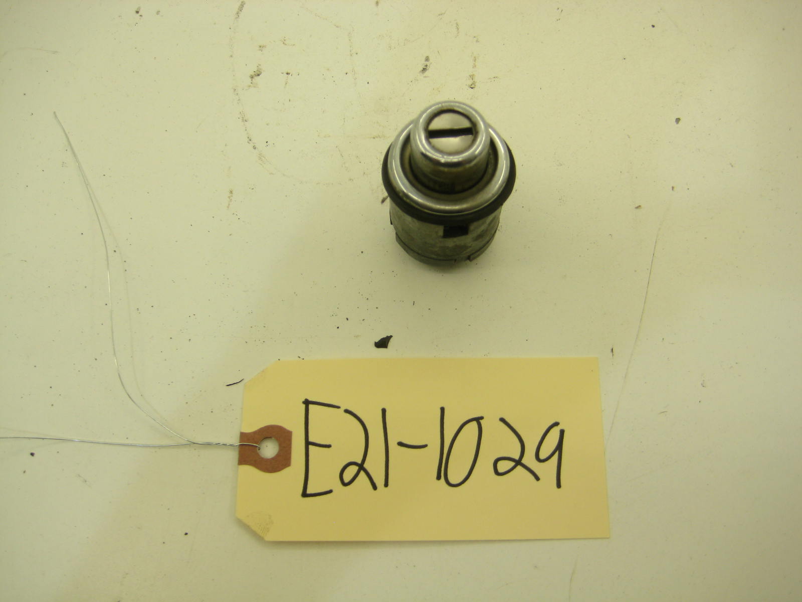 BMW E21 320 Truck Lock Assembly E21 1029a
