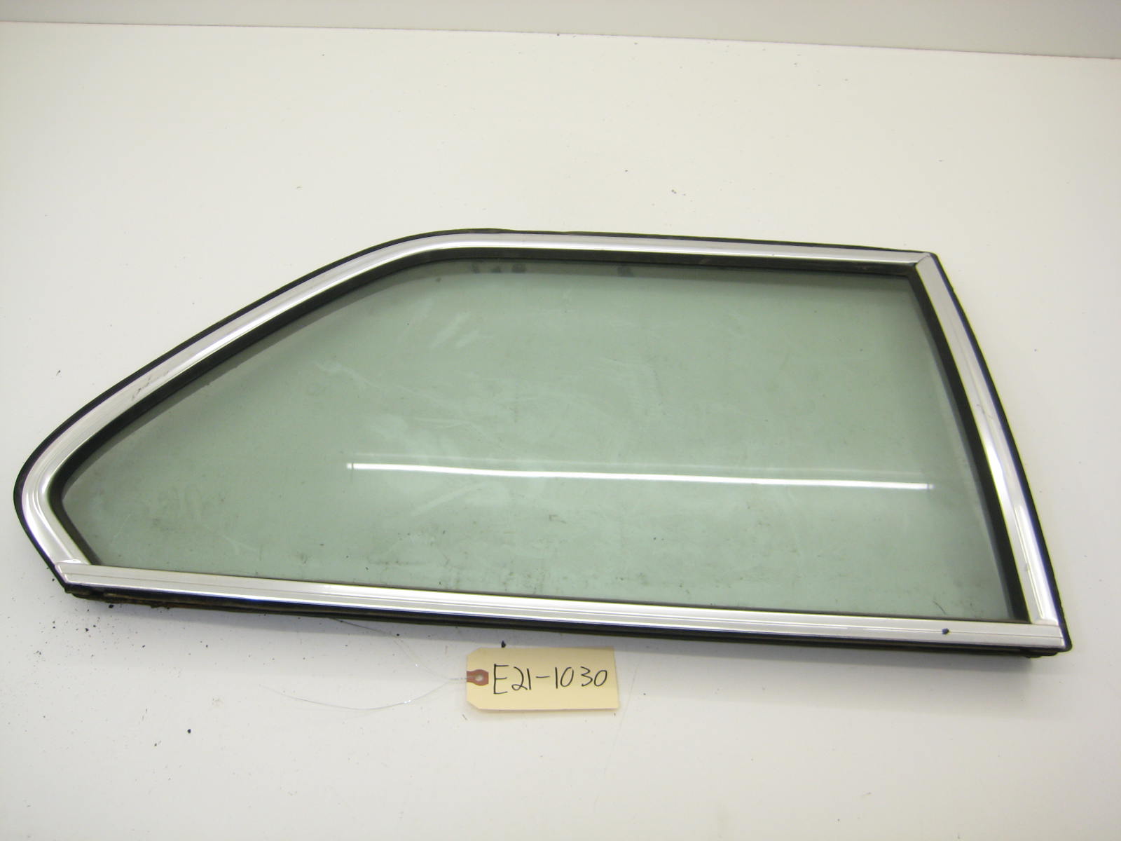 BMW E21 320 Passenger Right NON Flip Side Rear Window E21 1030